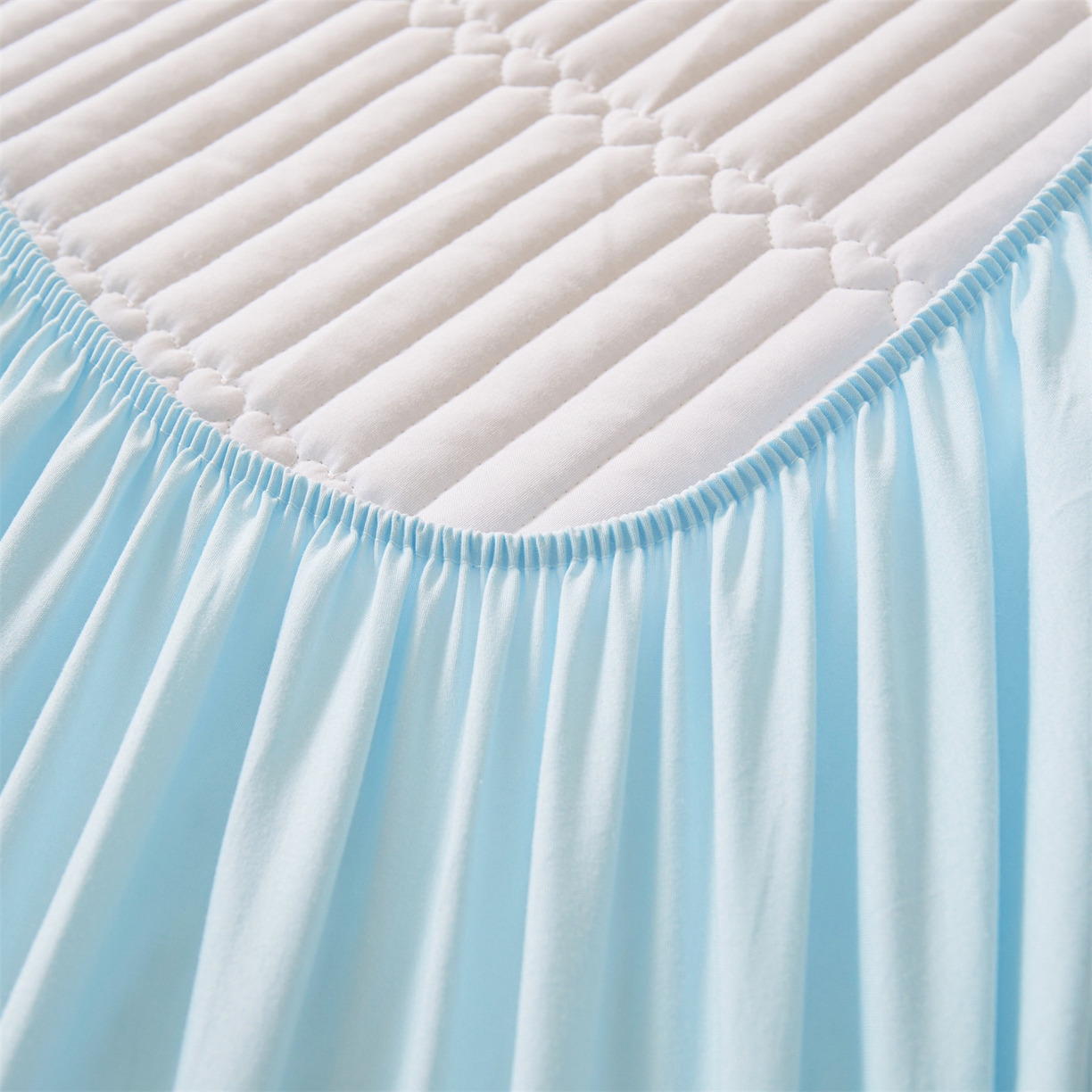 91家纺网 家纺一手货源 找家纺 雯豆家纺 2025新款简爱A类夹棉防水床笠三件套水洗棉磨毛床单保护套 简爱-淡水蓝