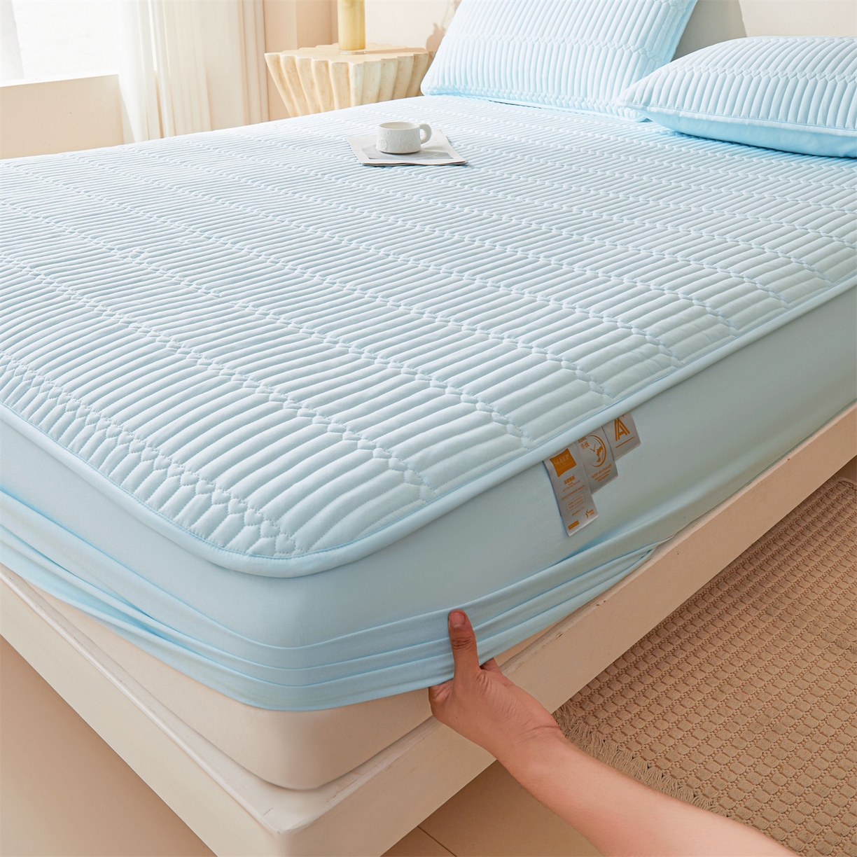 91家纺网 家纺一手货源 找家纺 雯豆家纺 2025新款简爱A类夹棉防水床笠三件套水洗棉磨毛床单保护套 简爱-淡水蓝