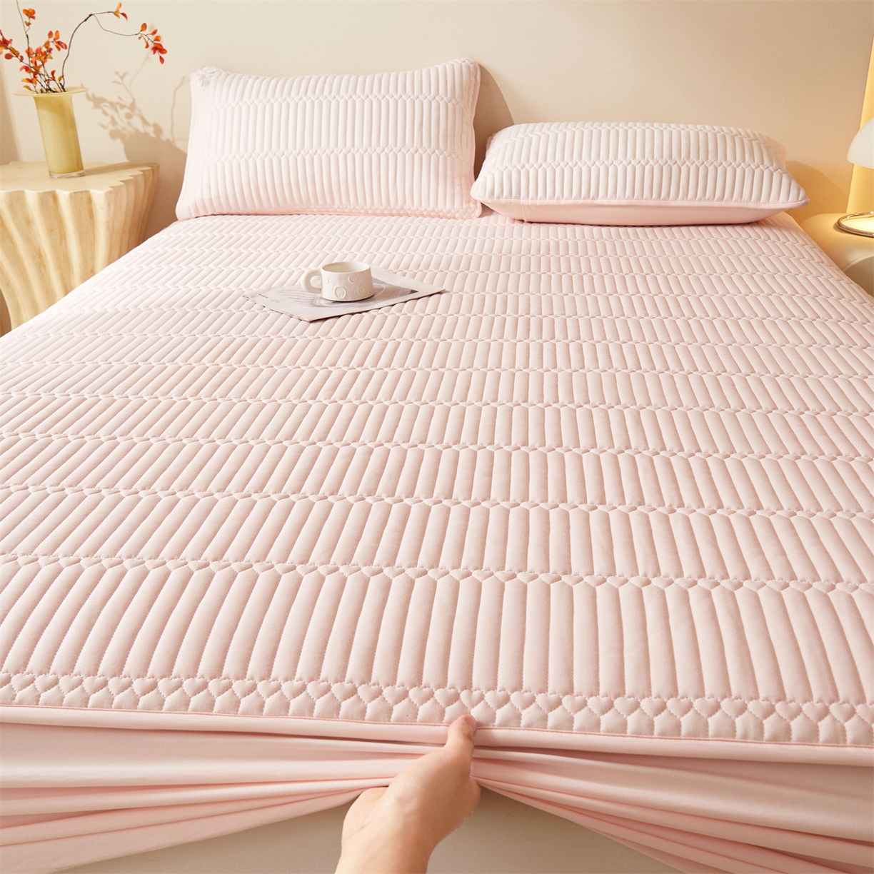 91家纺网 家纺一手货源 找家纺 雯豆家纺 2025新款简爱A类夹棉床笠三件套水洗棉磨毛床单保护套 简爱-密合粉