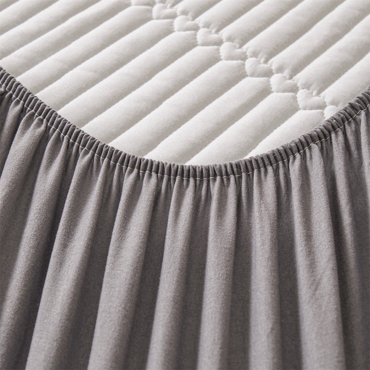 91家纺网 家纺一手货源 找家纺 雯豆家纺 2025新款简爱A类夹棉床笠三件套水洗棉磨毛床单保护套 简爱-深空灰