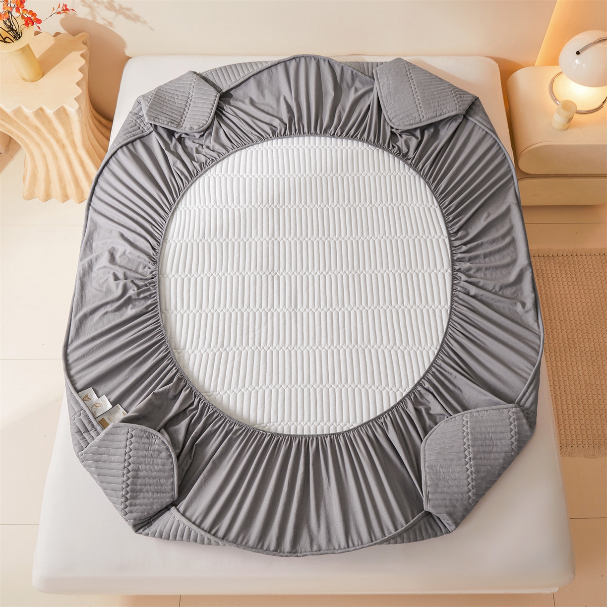 91家纺网 家纺一手货源 找家纺 雯豆家纺 2025新款简爱A类夹棉床笠三件套水洗棉磨毛床单保护套 简爱-深空灰