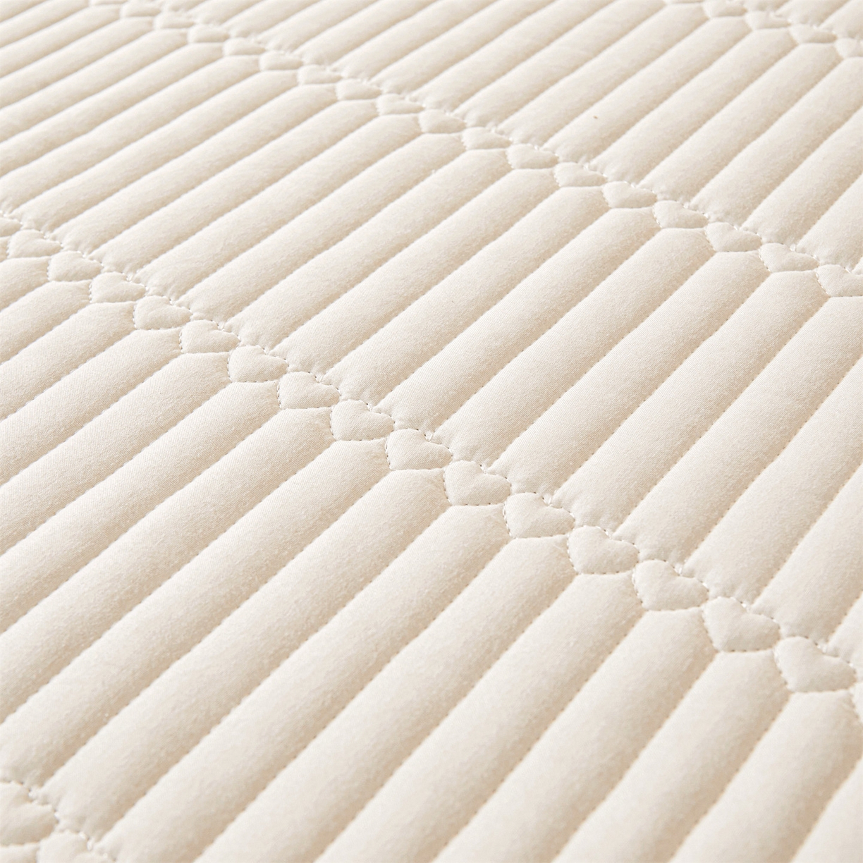 91家纺网 家纺一手货源 找家纺 雯豆家纺 2025新款简爱A类夹棉床笠三件套水洗棉磨毛床单保护套 简爱-月光白