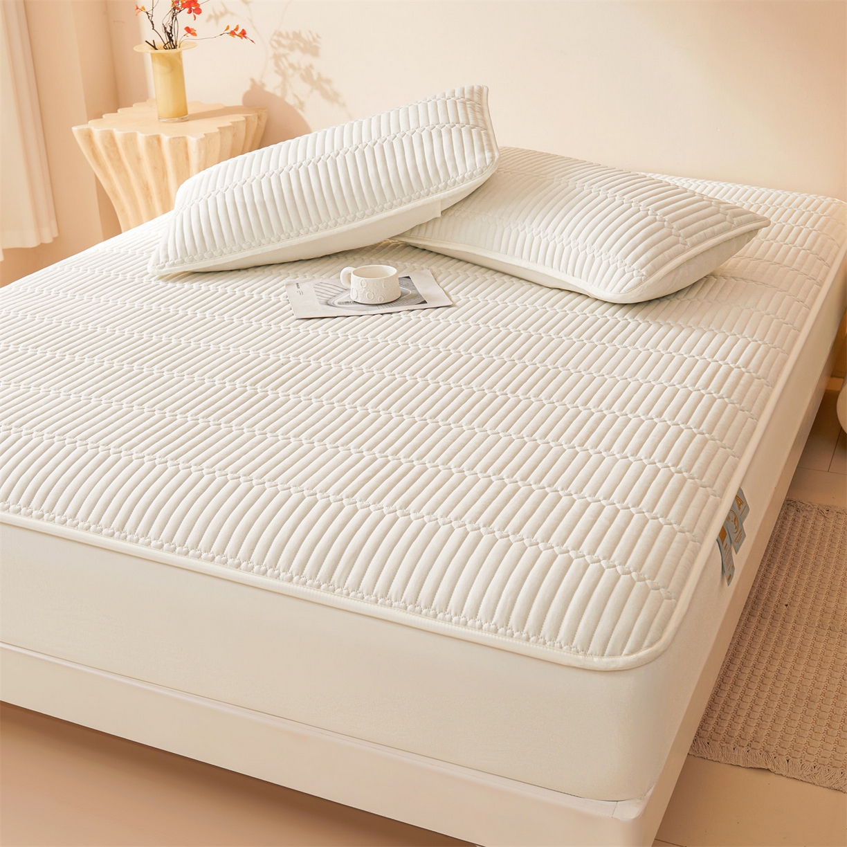 91家纺网 家纺一手货源 找家纺 雯豆家纺 2025新款简爱A类夹棉床笠三件套水洗棉磨毛床单保护套 简爱-月光白