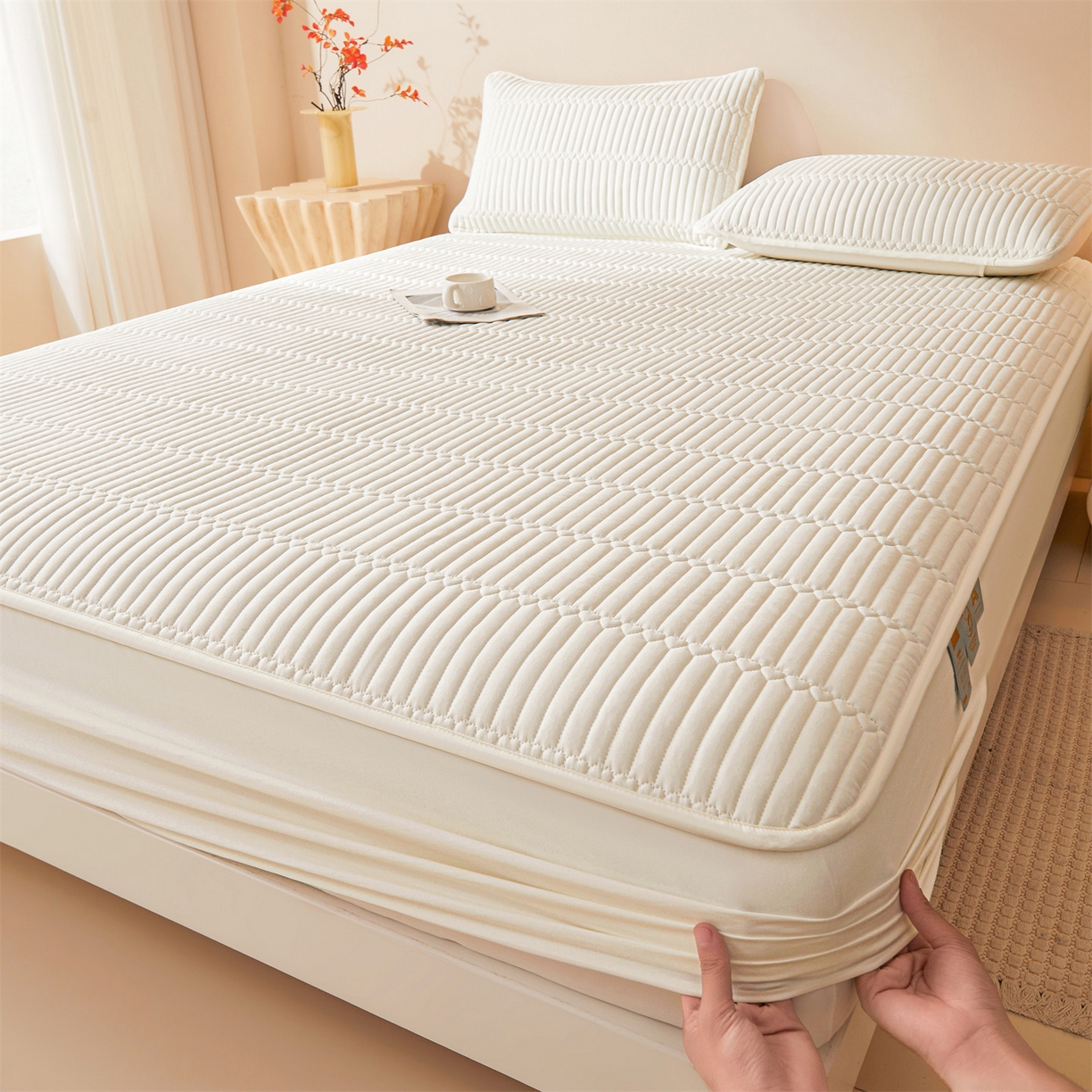 91家纺网 家纺一手货源 找家纺 雯豆家纺 2025新款简爱A类夹棉床笠三件套水洗棉磨毛床单保护套 简爱-月光白