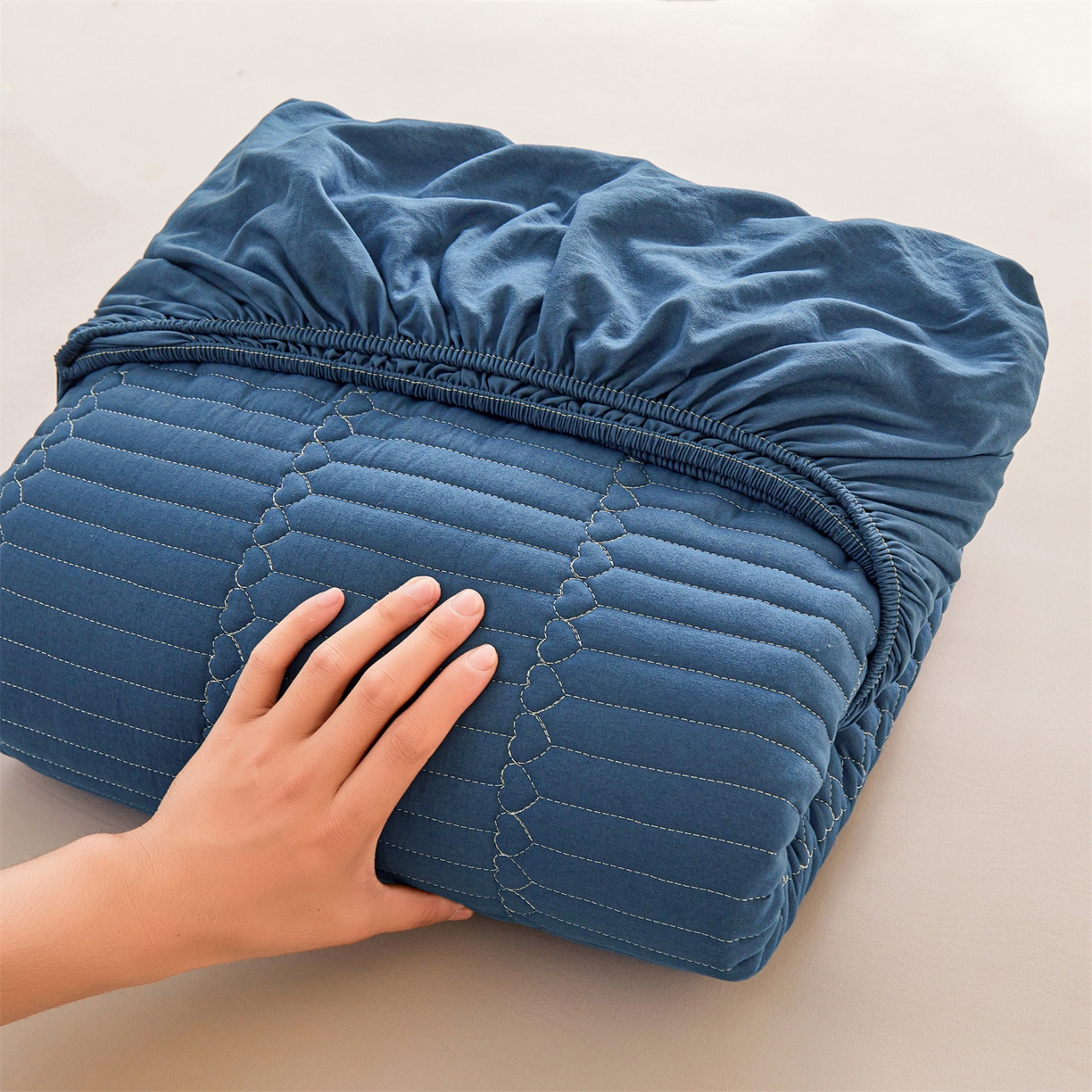 91家纺网 家纺一手货源 找家纺 雯豆家纺 2025新款简爱A类夹棉床笠三件套水洗棉磨毛床单保护套 简爱-黛蓝