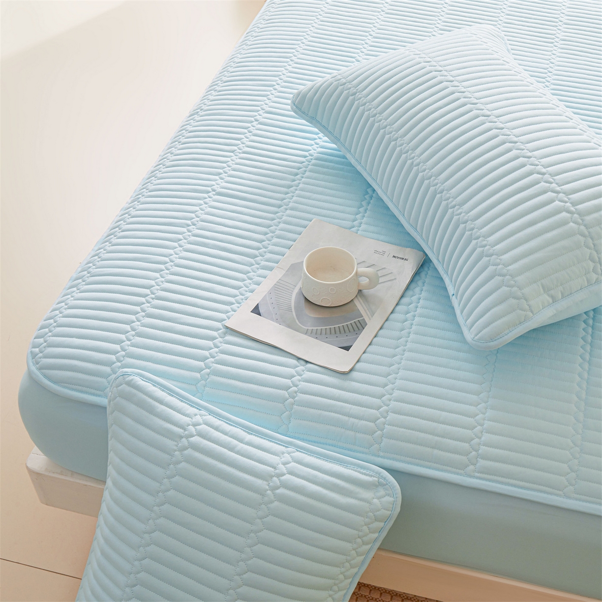 91家纺网 家纺一手货源 找家纺 雯豆家纺 2025新款简爱A类夹棉床笠三件套水洗棉磨毛床单保护套 简爱-淡水蓝