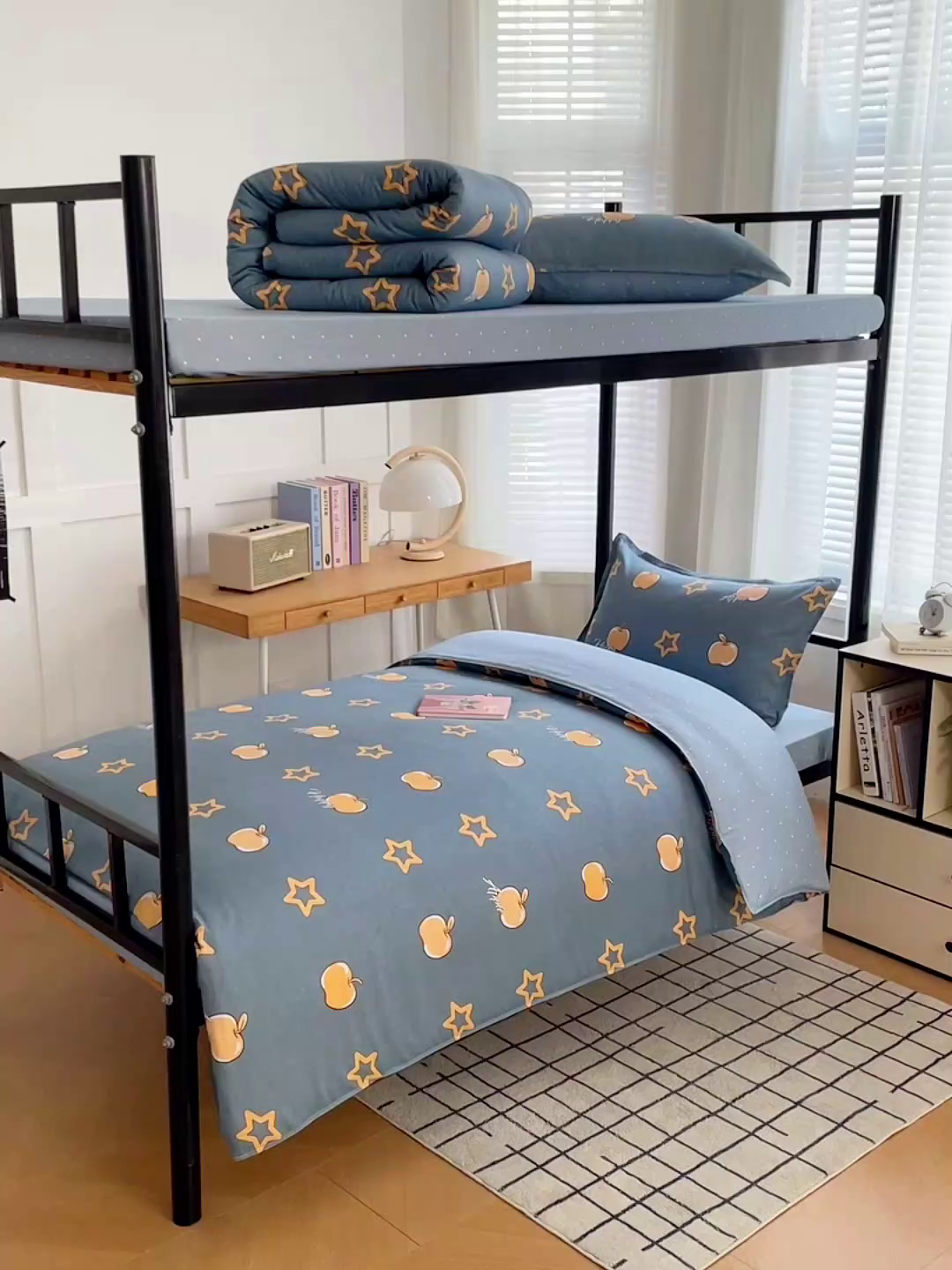 91家纺网 家纺一手货源 找家纺 锦润 2025新款印花12868全棉学生宿舍三件套纯棉六件套星光苹果-蓝