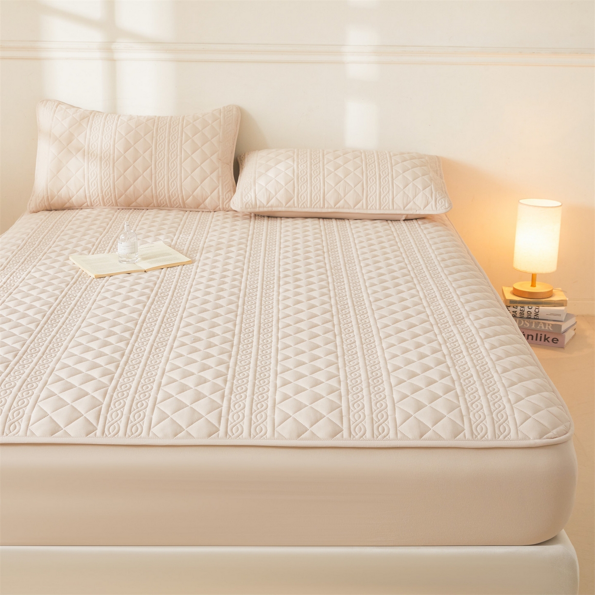 91家纺网 家纺一手货源 找家纺 （总）雯豆家纺 2025新款简爱A类夹棉床笠三件套水洗棉磨毛床单保护套