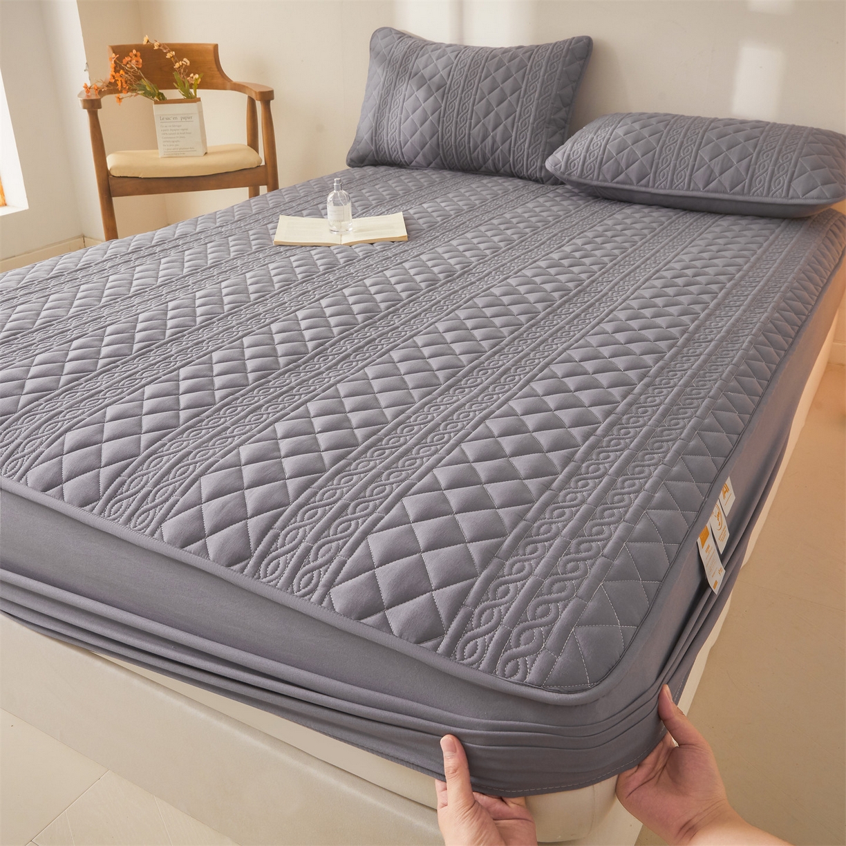 91家纺网 家纺一手货源 找家纺 雯豆家纺 2025新款简爱A类夹棉床笠三件套水洗棉磨毛床单保护套 梵可-深空灰