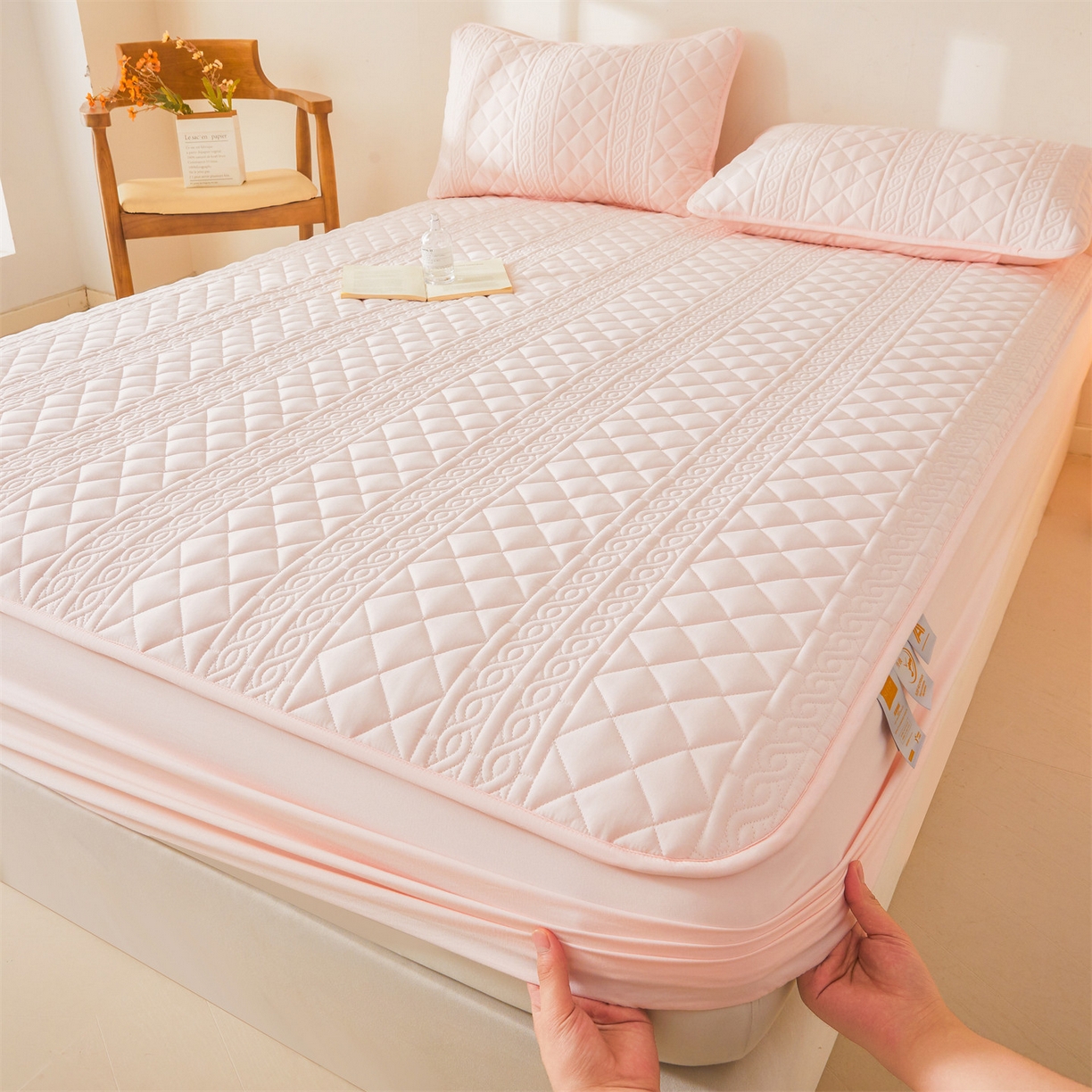 91家纺网 家纺一手货源 找家纺 雯豆家纺 2025新款简爱A类夹棉床笠三件套水洗棉磨毛床单保护套 梵可-密合粉