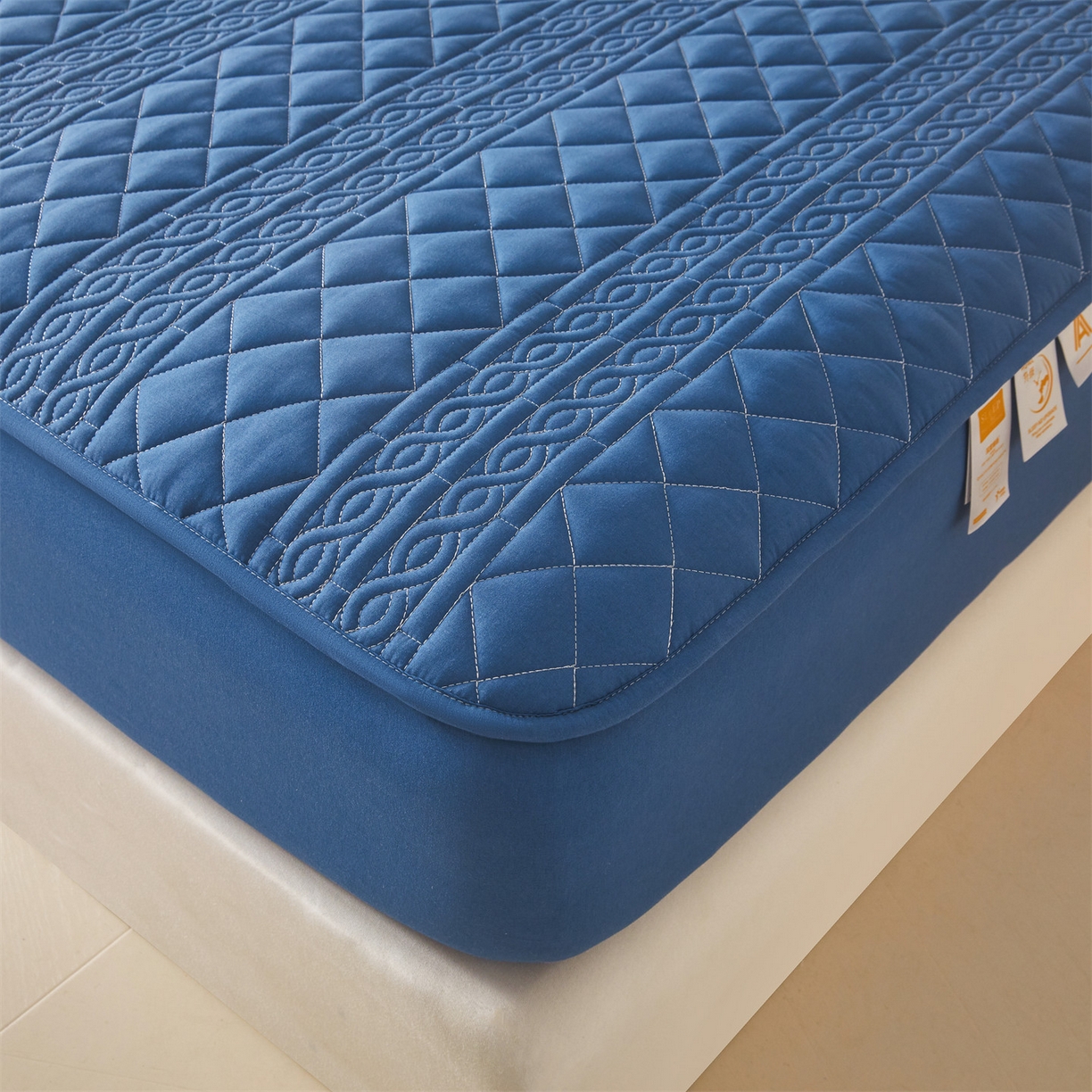 91家纺网 家纺一手货源 找家纺 雯豆家纺 2025新款简爱A类夹棉床笠三件套水洗棉磨毛床单保护套 梵可-黛蓝