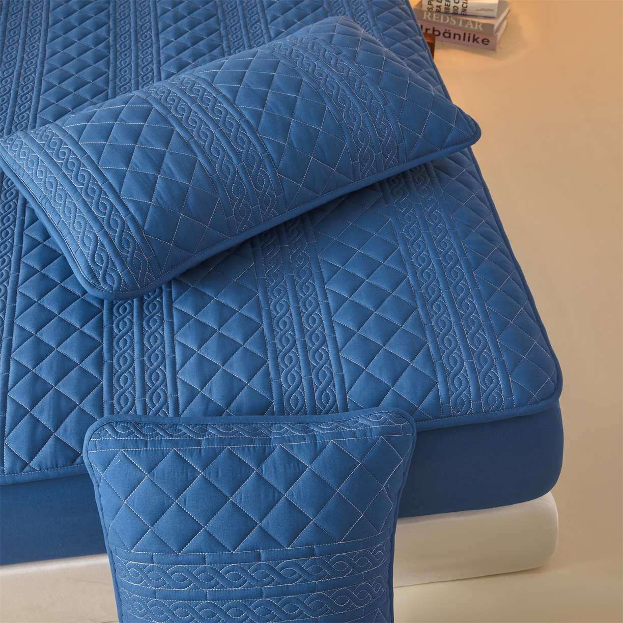 91家纺网 家纺一手货源 找家纺 雯豆家纺 2025新款简爱A类夹棉床笠三件套水洗棉磨毛床单保护套 梵可-黛蓝