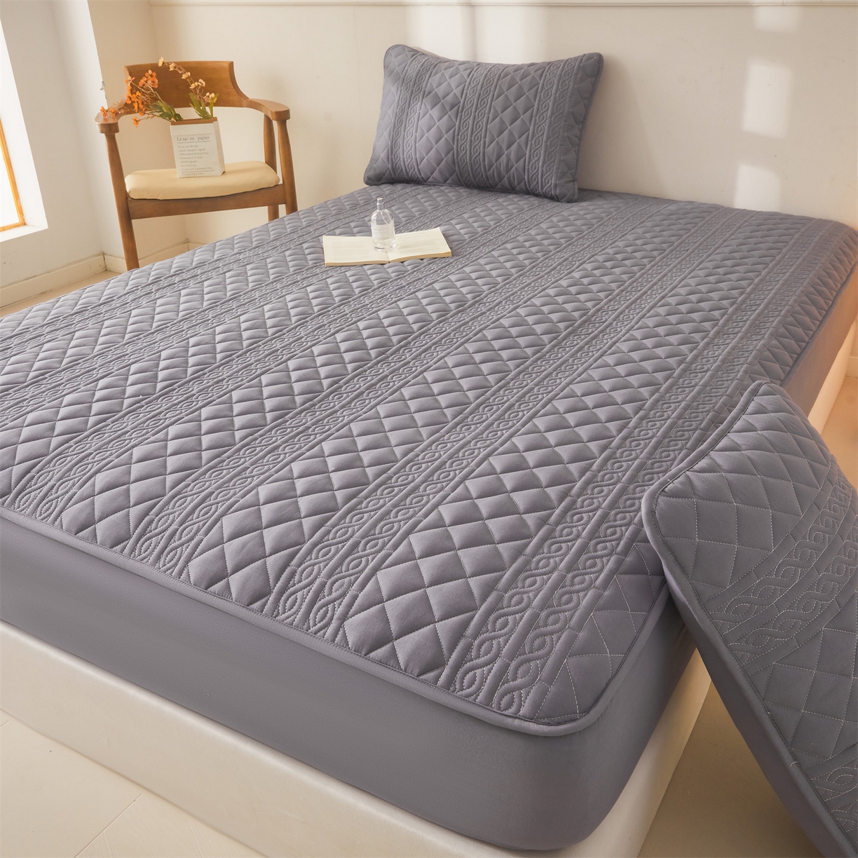 91家纺网 家纺一手货源 找家纺 雯豆家纺 2025新款简爱A类夹棉床笠三件套水洗棉磨毛床单保护套 梵可-深空灰