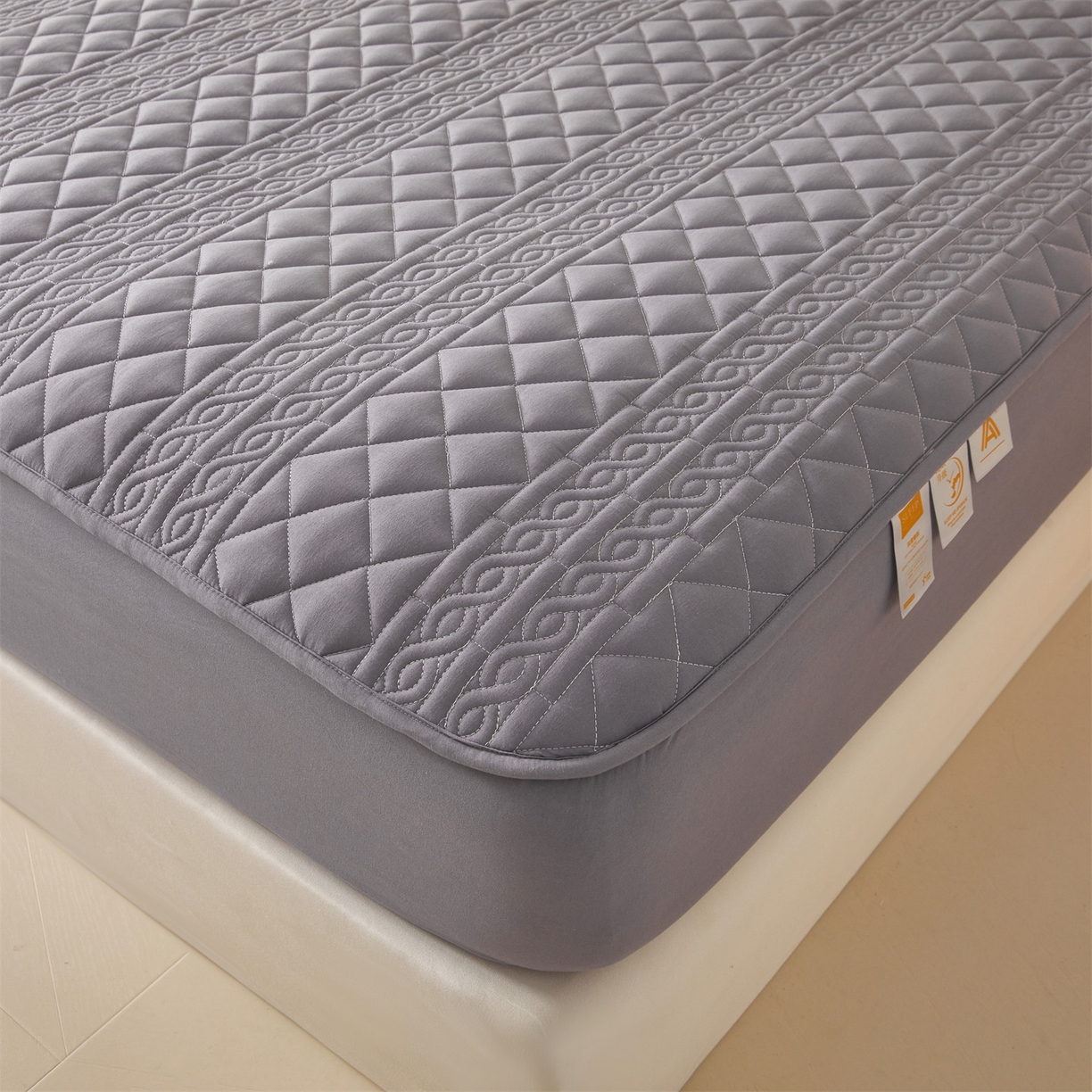 91家纺网 家纺一手货源 找家纺 雯豆家纺 2025新款简爱A类夹棉床笠三件套水洗棉磨毛床单保护套 梵可-深空灰