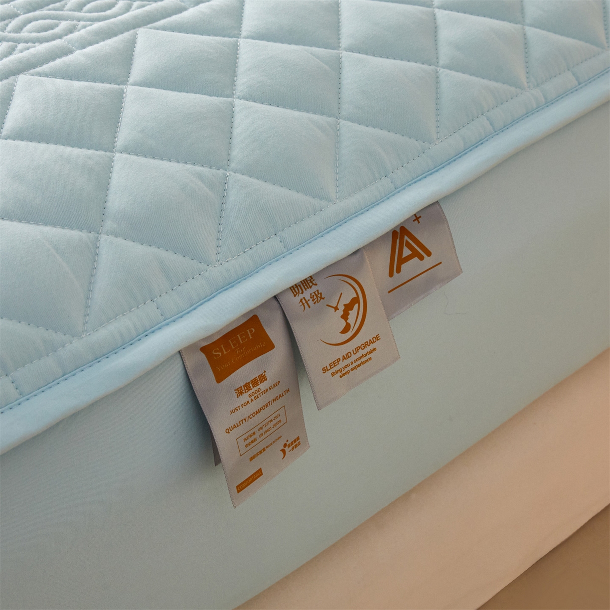 91家纺网 家纺一手货源 找家纺 雯豆家纺 2025新款简爱A类夹棉床笠三件套水洗棉磨毛床单保护套 梵可-淡水蓝