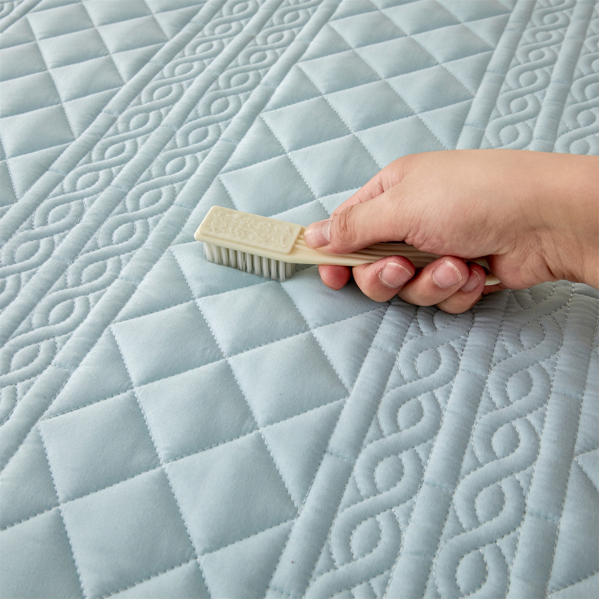 91家纺网 家纺一手货源 找家纺 雯豆家纺 2025新款简爱A类夹棉床笠三件套水洗棉磨毛床单保护套 梵可-淡水蓝