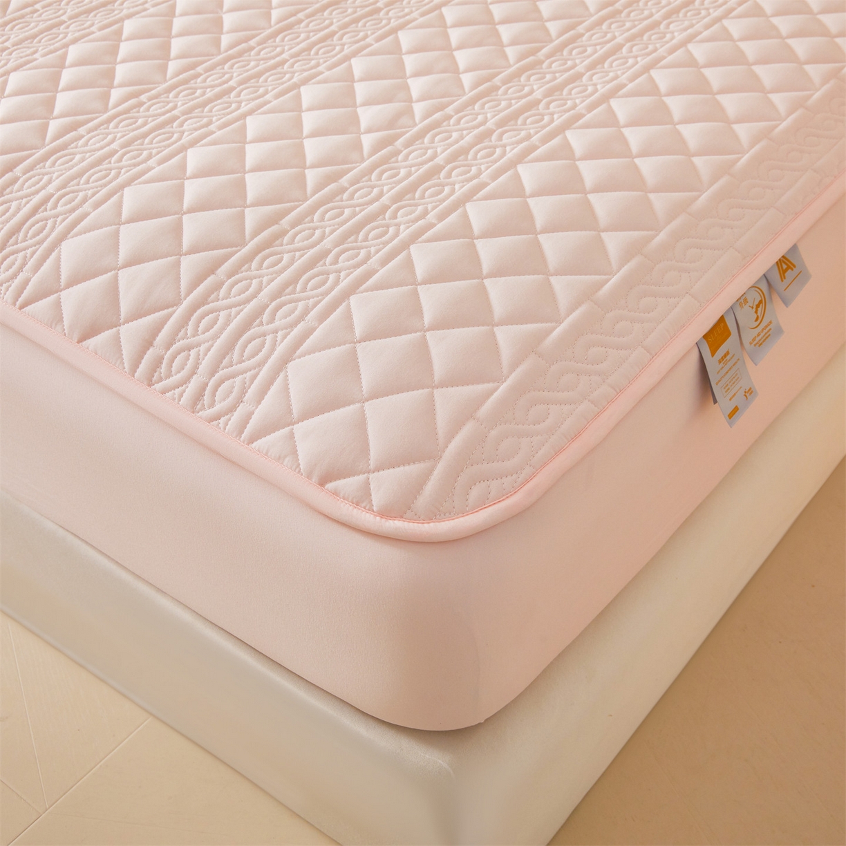 91家纺网 家纺一手货源 找家纺 雯豆家纺 2025新款简爱A类夹棉床笠三件套水洗棉磨毛床单保护套 梵可-密合粉