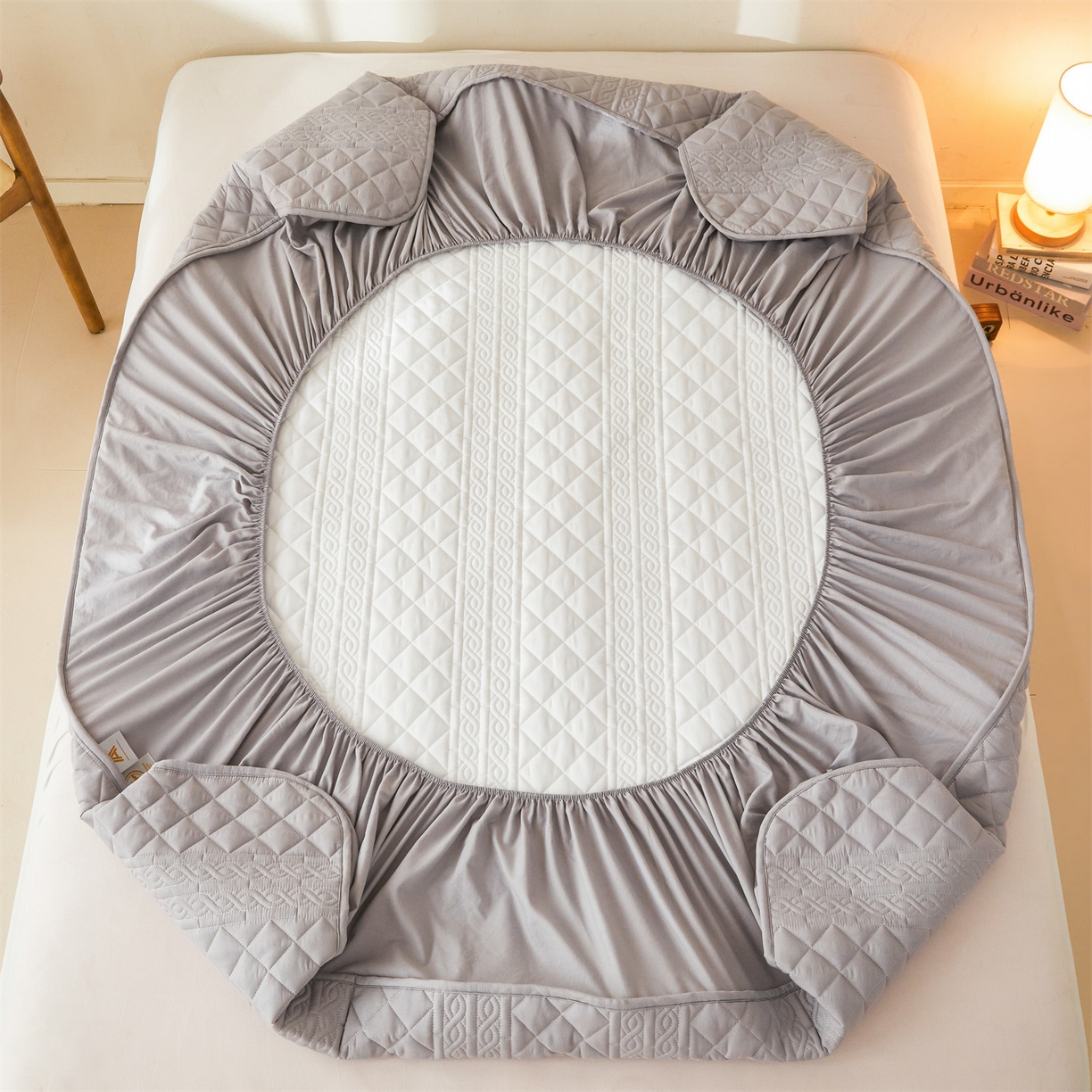 91家纺网 家纺一手货源 找家纺 雯豆家纺 2025新款简爱A类夹棉床笠三件套水洗棉磨毛床单保护套 梵可-暮云灰