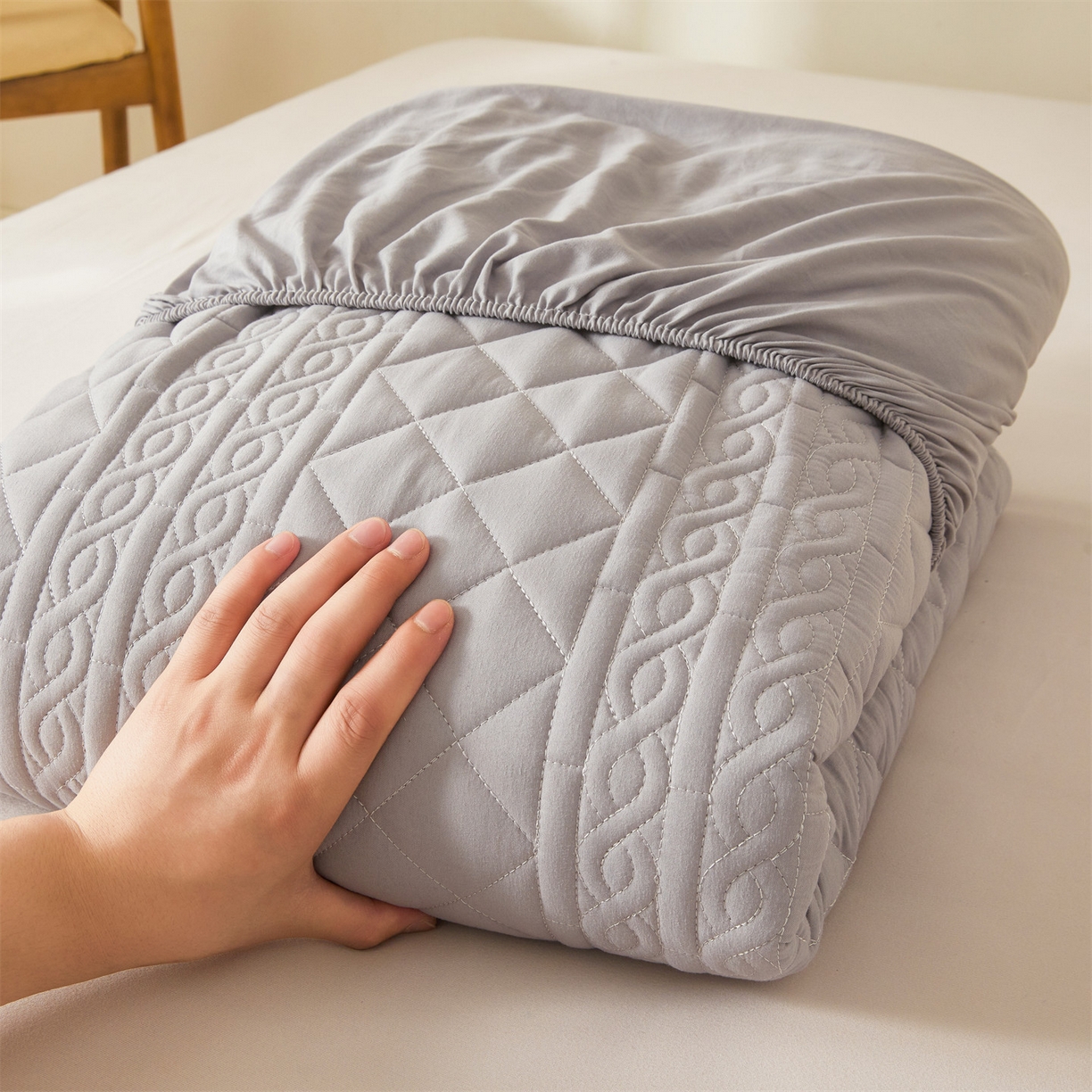 91家纺网 家纺一手货源 找家纺 雯豆家纺 2025新款简爱A类夹棉床笠三件套水洗棉磨毛床单保护套 梵可-暮云灰