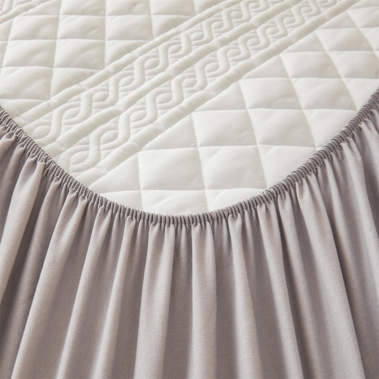 91家纺网 家纺一手货源 找家纺 雯豆家纺 2025新款简爱A类夹棉床笠三件套水洗棉磨毛床单保护套 梵可-暮云灰