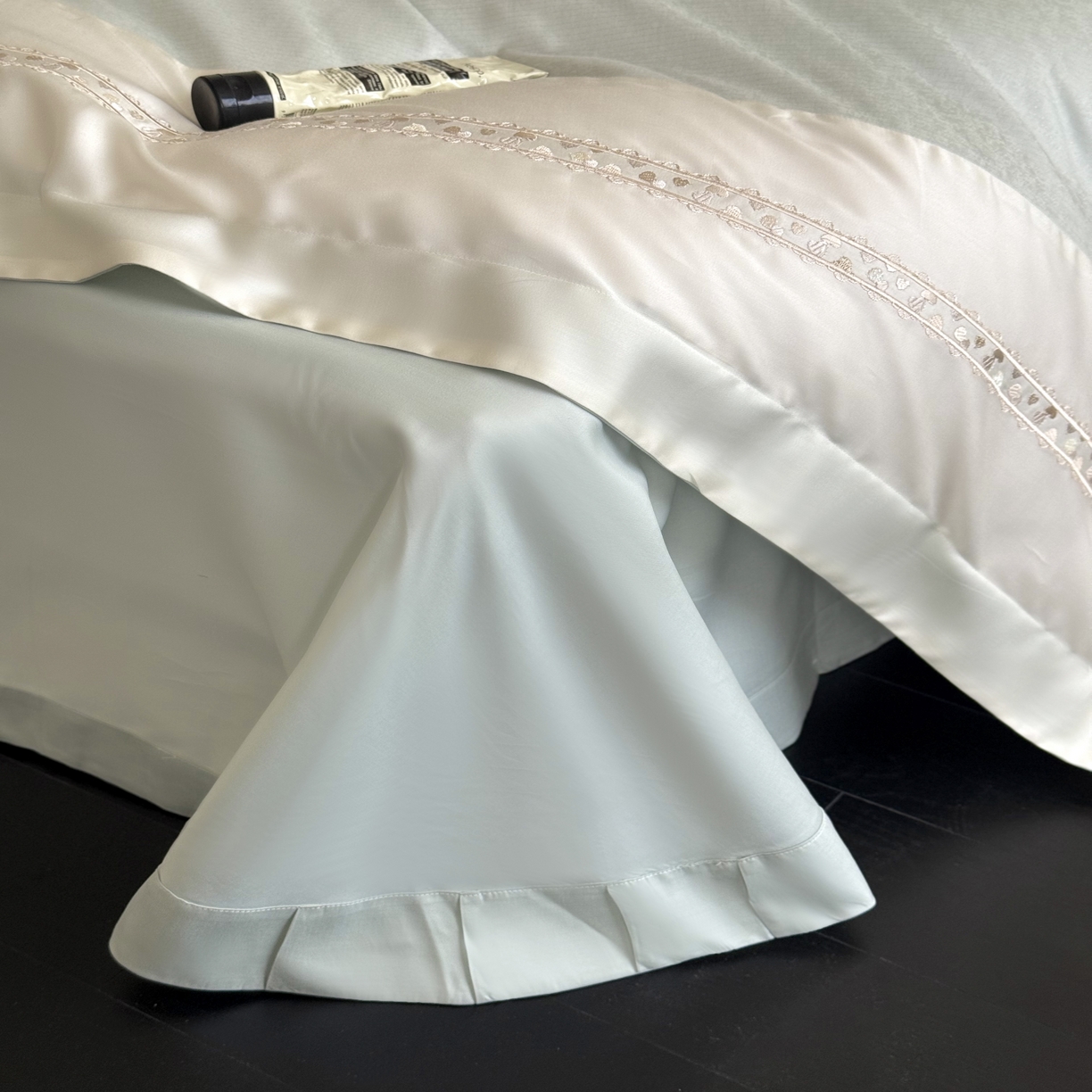 91家纺网 家纺一手货源 找家纺 MIU缪家居 2025新款100支超柔天丝棉四件套-艾琳娜 艾琳娜系列 水漾蓝