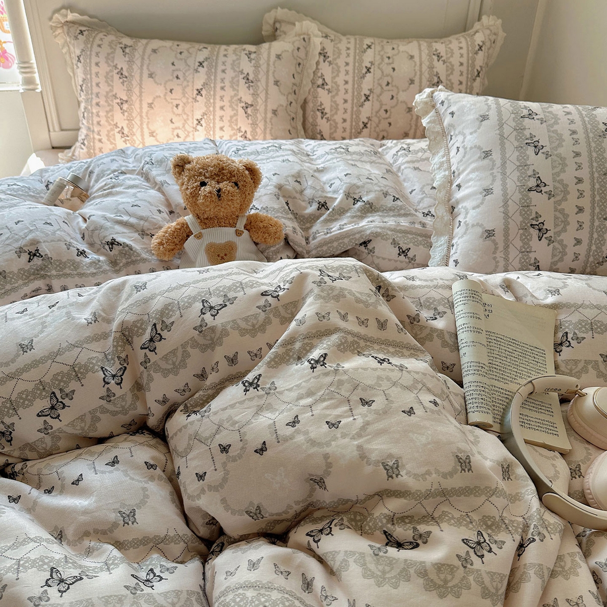 91家纺网 家纺一手货源 找家纺 瑞莱 2025新款全棉纯棉A类有氧双层纱镂空花边四件套 蝴蝶飞飞