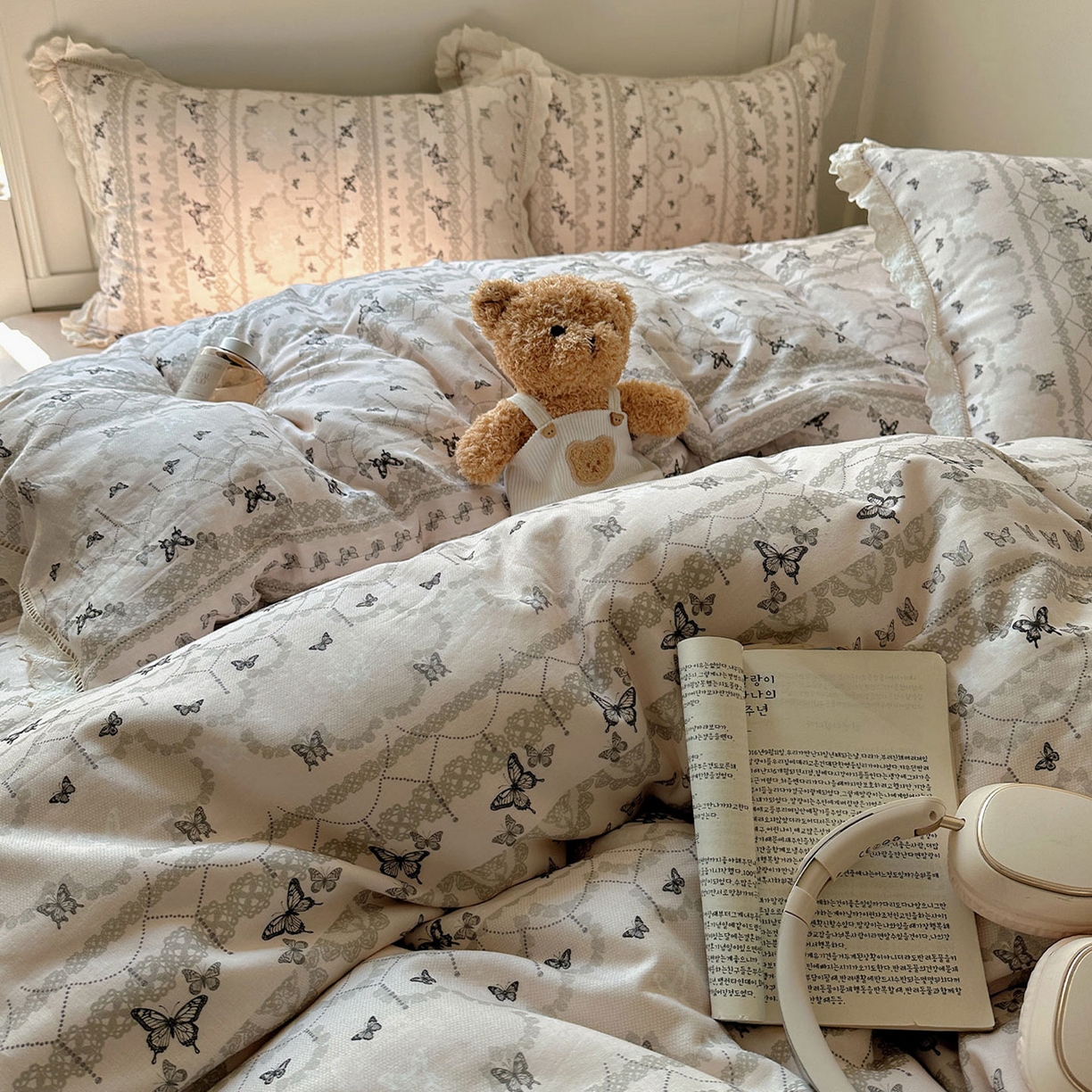 91家纺网 家纺一手货源 找家纺 瑞莱 2025新款全棉纯棉A类有氧双层纱镂空花边四件套 蝴蝶飞飞