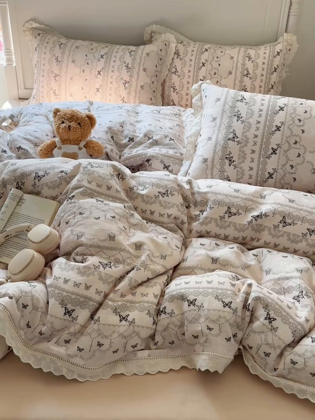 91家纺网 家纺一手货源 找家纺 瑞莱 2025新款全棉纯棉A类有氧双层纱镂空花边四件套 蝴蝶飞飞