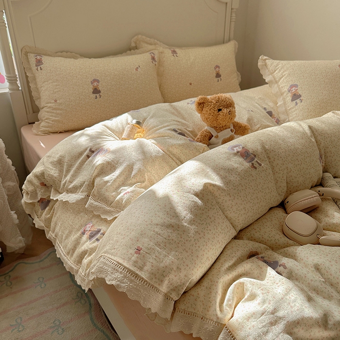 91家纺网 家纺一手货源 找家纺 瑞莱 2025新款全棉纯棉A类有氧双层纱镂空花边四件套 镂空-春日女孩