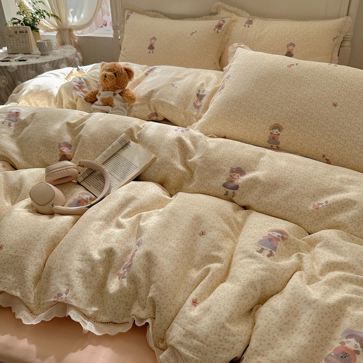 91家纺网 家纺一手货源 找家纺 瑞莱 2025新款全棉纯棉A类有氧双层纱镂空花边四件套 镂空-春日女孩