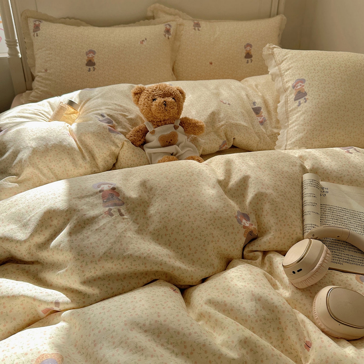 91家纺网 家纺一手货源 找家纺 瑞莱 2025新款全棉纯棉A类有氧双层纱镂空花边四件套 镂空-春日女孩