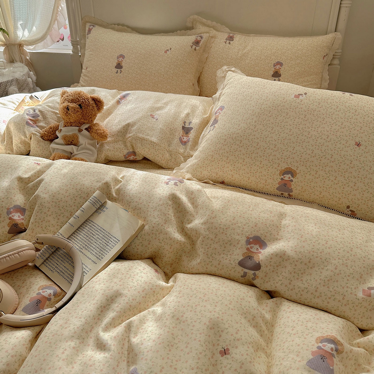 91家纺网 家纺一手货源 找家纺 瑞莱 2025新款全棉纯棉A类有氧双层纱镂空花边四件套 镂空-春日女孩