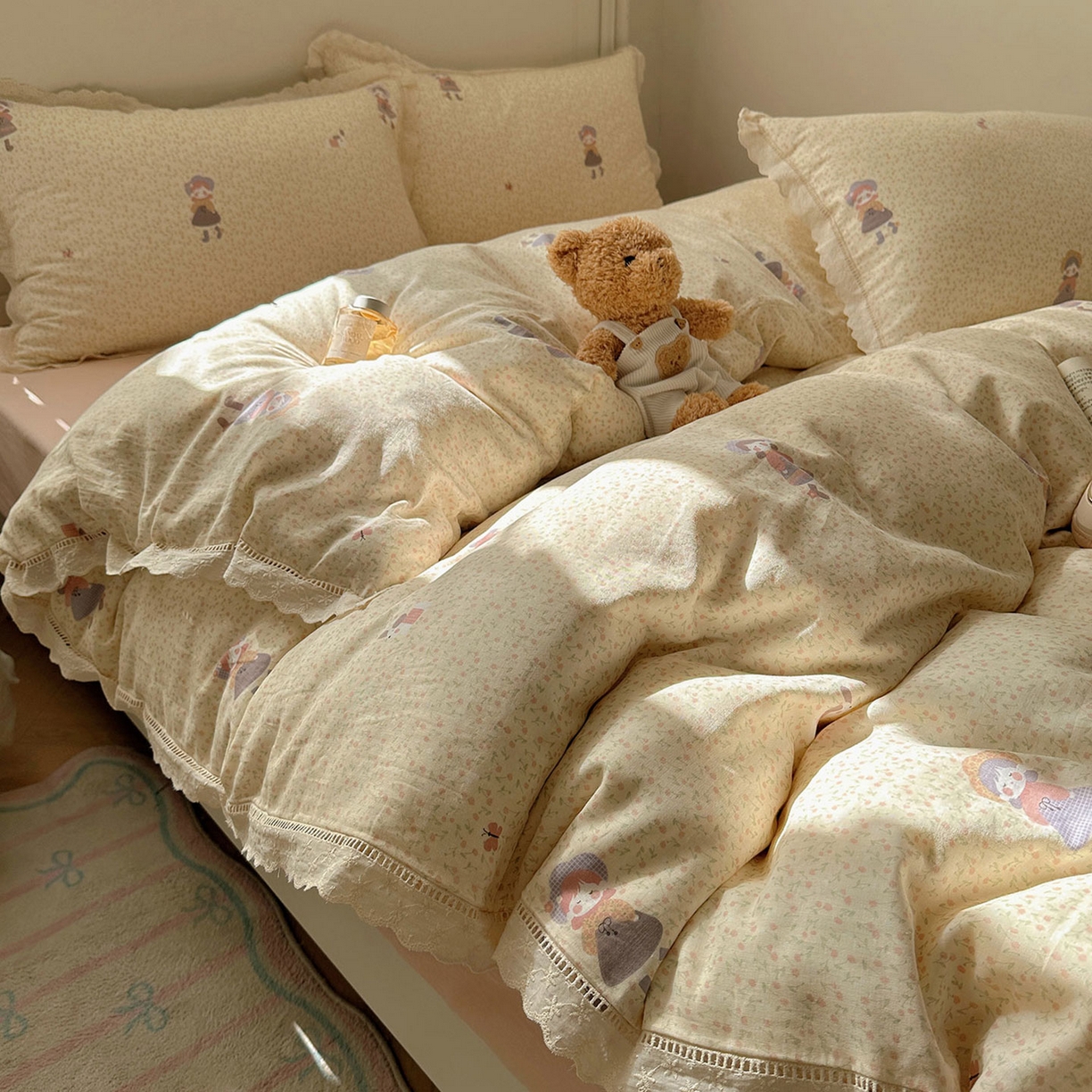 91家纺网 家纺一手货源 找家纺 瑞莱 2025新款全棉纯棉A类有氧双层纱镂空花边四件套 镂空-春日女孩