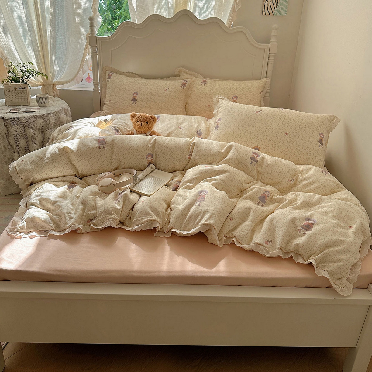 91家纺网 家纺一手货源 找家纺 瑞莱 2025新款全棉纯棉A类有氧双层纱镂空花边四件套 镂空-春日女孩