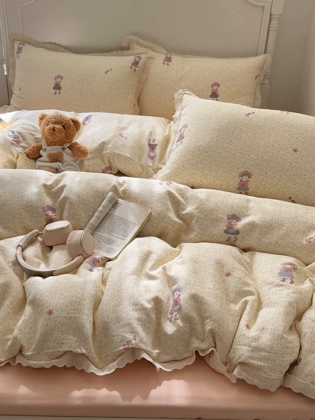 91家纺网 家纺一手货源 找家纺 瑞莱 2025新款全棉纯棉A类有氧双层纱镂空花边四件套 镂空-春日女孩