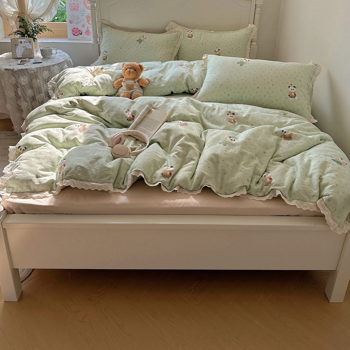 91家纺网 家纺一手货源 找家纺 瑞莱 2025新款全棉纯棉A类有氧双层纱镂空花边四件套 镂空-功夫熊猫