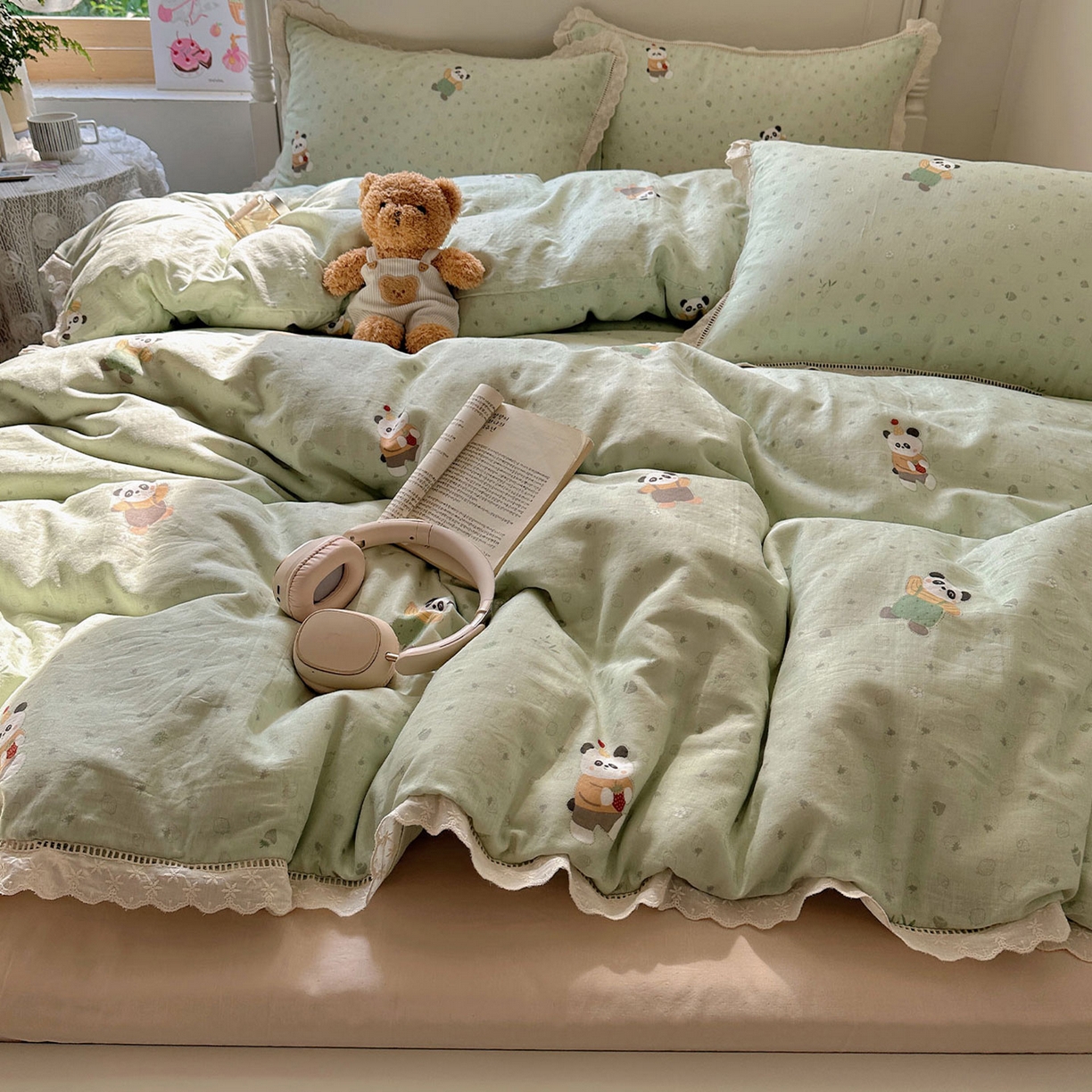 91家纺网 家纺一手货源 找家纺 瑞莱 2025新款全棉纯棉A类有氧双层纱镂空花边四件套 镂空-功夫熊猫