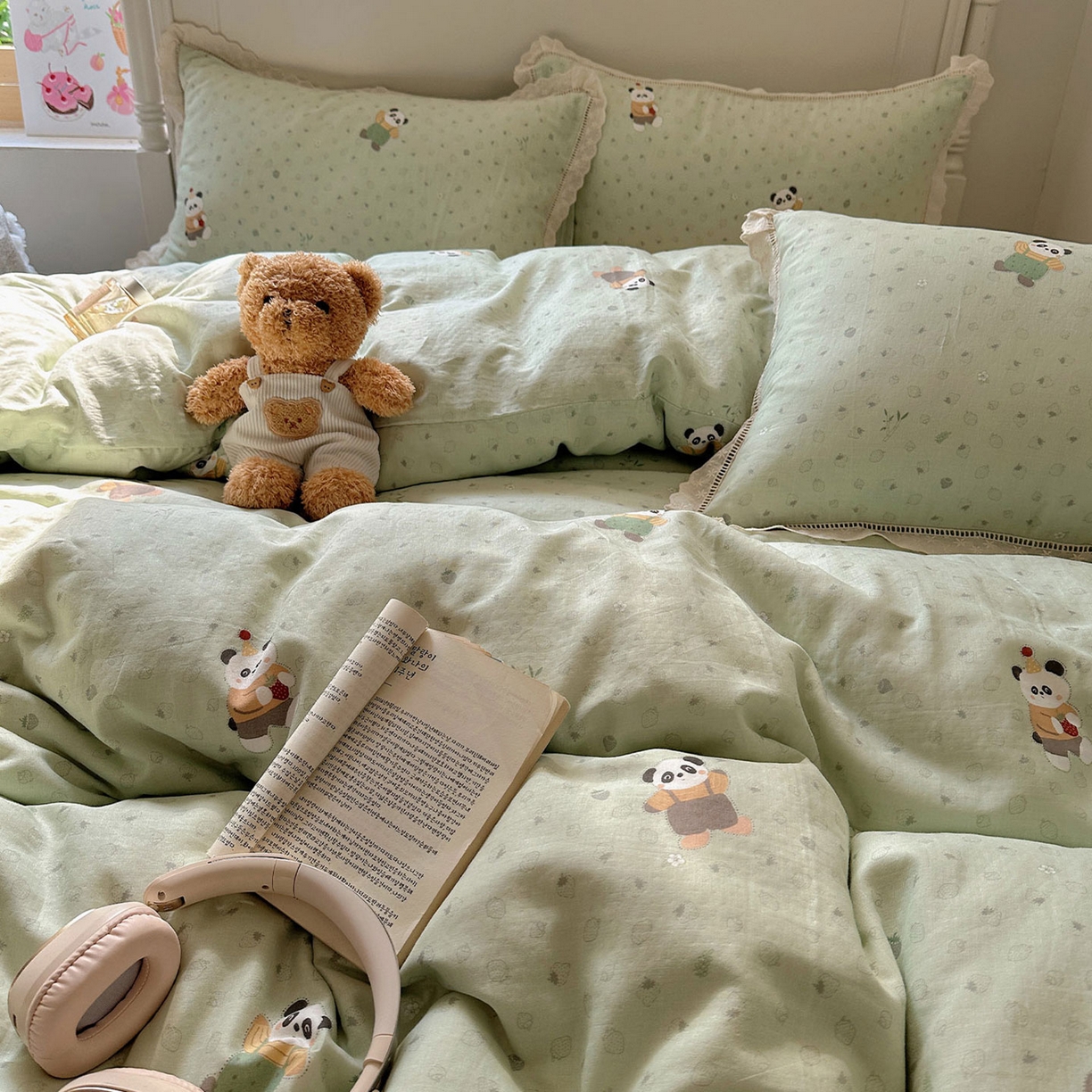 91家纺网 家纺一手货源 找家纺 瑞莱 2025新款全棉纯棉A类有氧双层纱镂空花边四件套 镂空-功夫熊猫