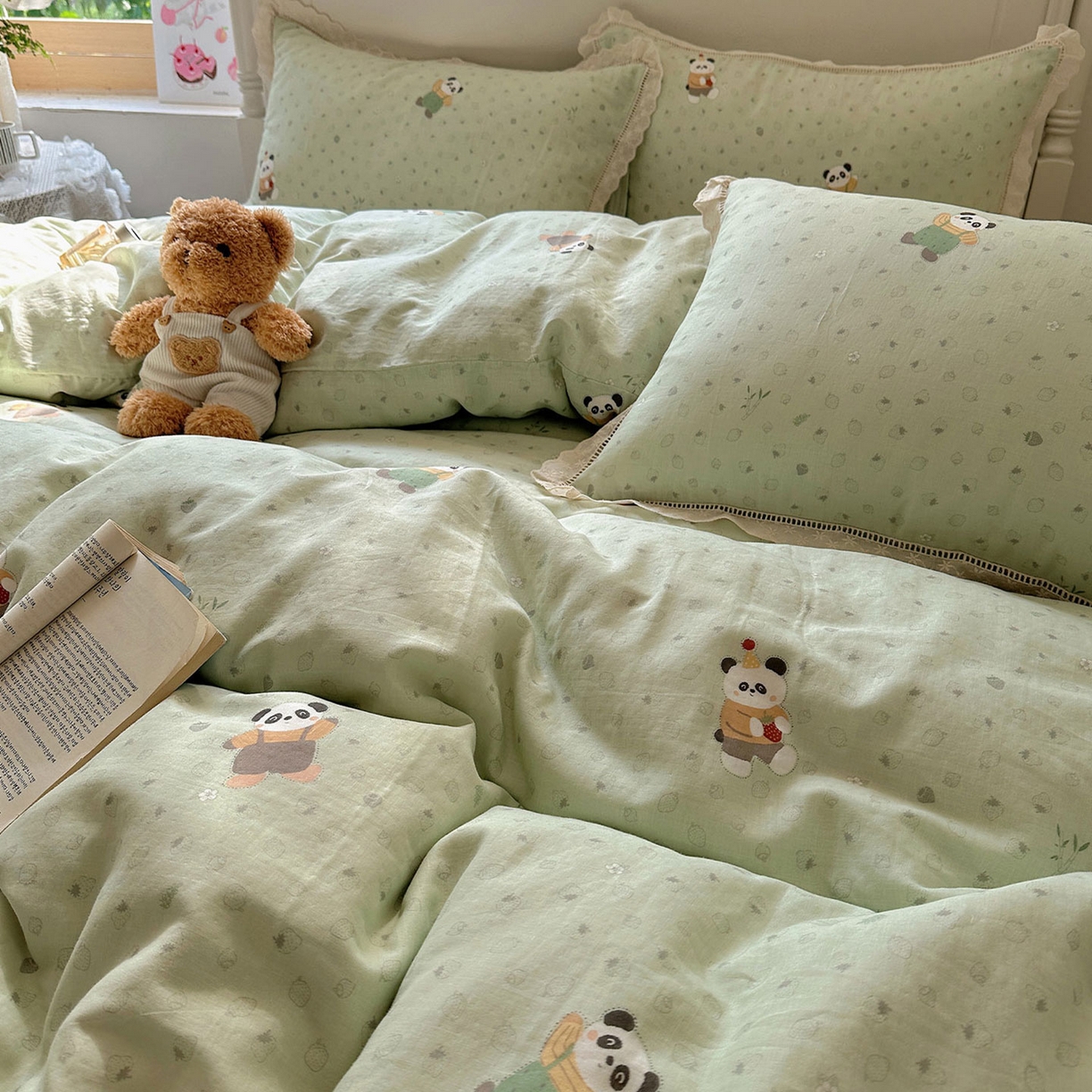 91家纺网 家纺一手货源 找家纺 瑞莱 2025新款全棉纯棉A类有氧双层纱镂空花边四件套 镂空-功夫熊猫