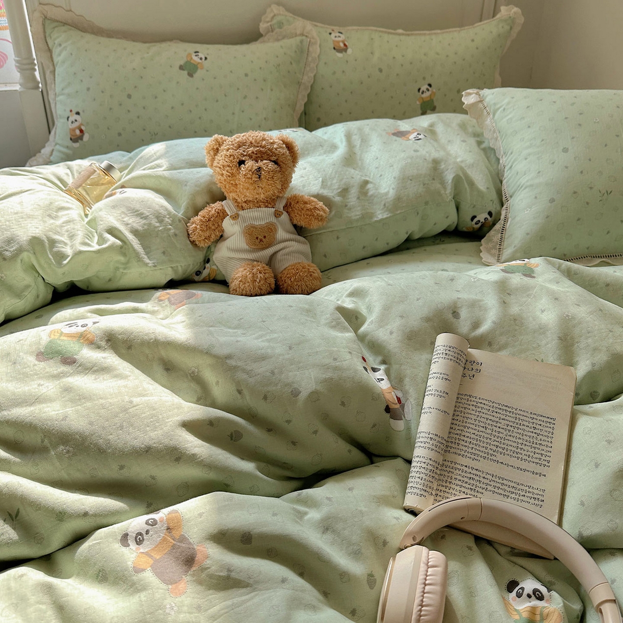 91家纺网 家纺一手货源 找家纺 瑞莱 2025新款全棉纯棉A类有氧双层纱镂空花边四件套 镂空-功夫熊猫