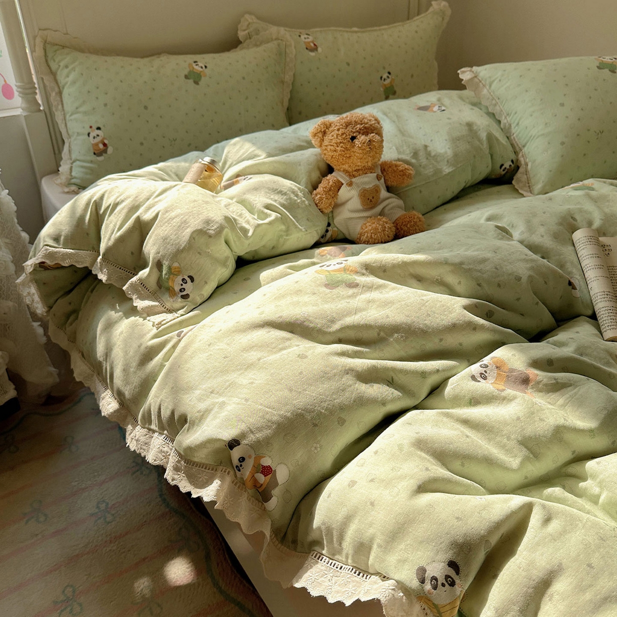 91家纺网 家纺一手货源 找家纺 瑞莱 2025新款全棉纯棉A类有氧双层纱镂空花边四件套 镂空-功夫熊猫