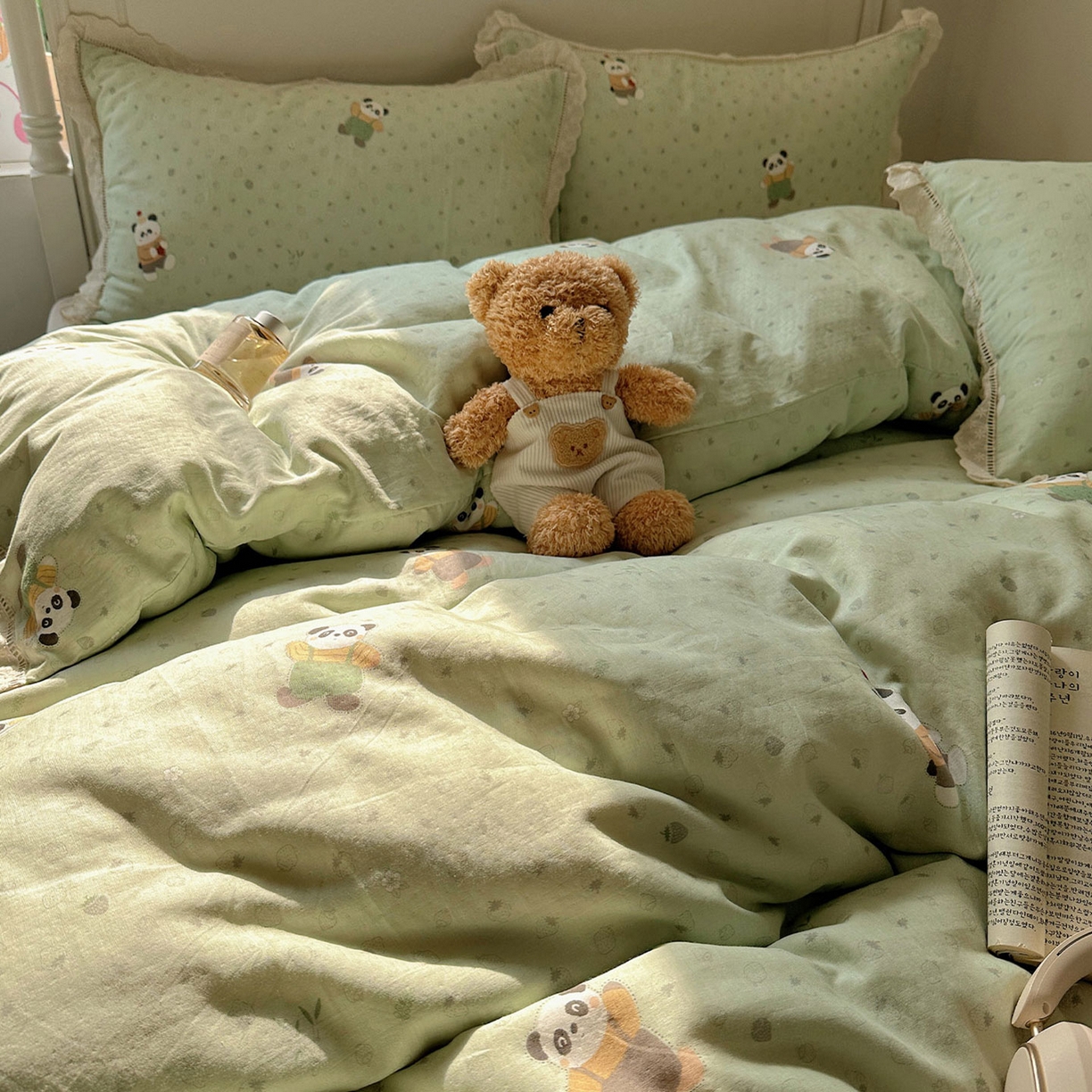 91家纺网 家纺一手货源 找家纺 瑞莱 2025新款全棉纯棉A类有氧双层纱镂空花边四件套 镂空-功夫熊猫