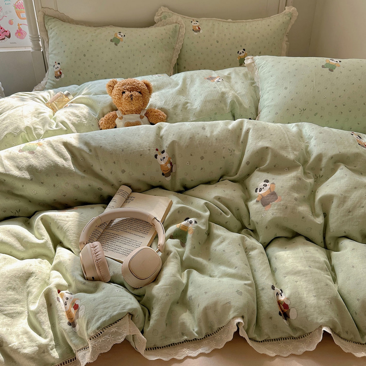 91家纺网 家纺一手货源 找家纺 瑞莱 2025新款全棉纯棉A类有氧双层纱镂空花边四件套 镂空-功夫熊猫