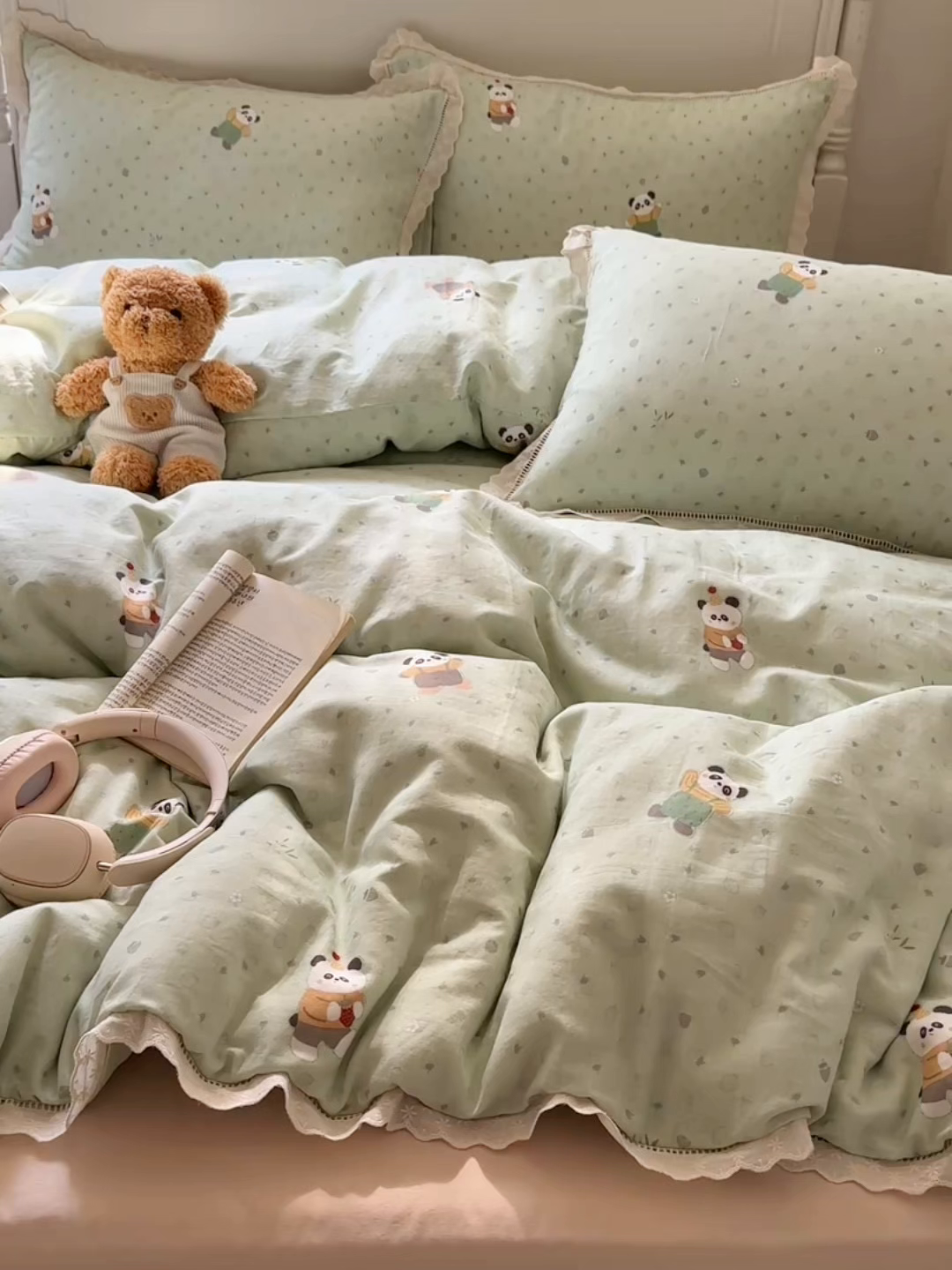 91家纺网 家纺一手货源 找家纺 瑞莱 2025新款全棉纯棉A类有氧双层纱镂空花边四件套 镂空-功夫熊猫