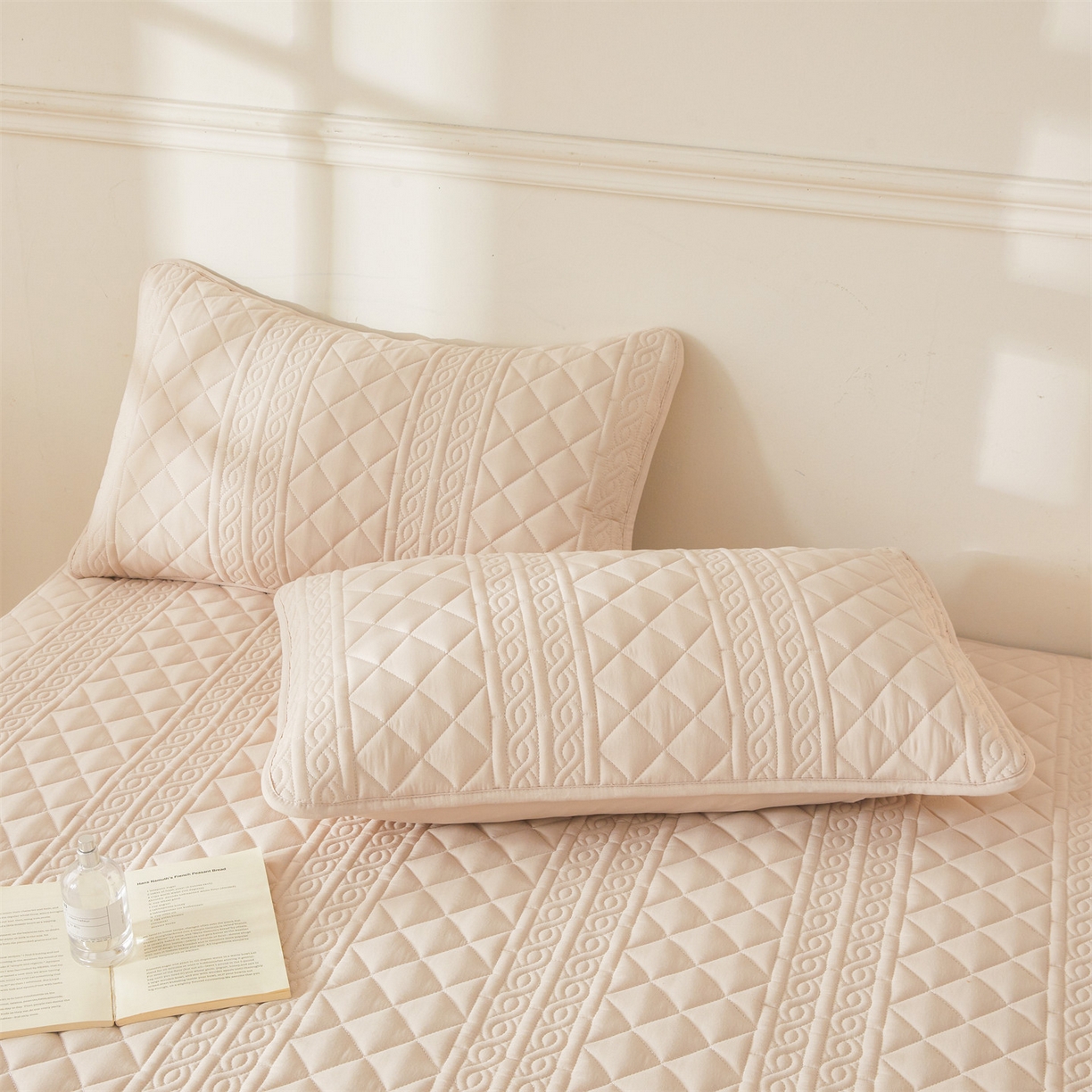 91家纺网 家纺一手货源 找家纺 （总）雯豆家纺 2025新款梵可A类夹棉防水床笠三件套水洗棉磨毛床单保护套