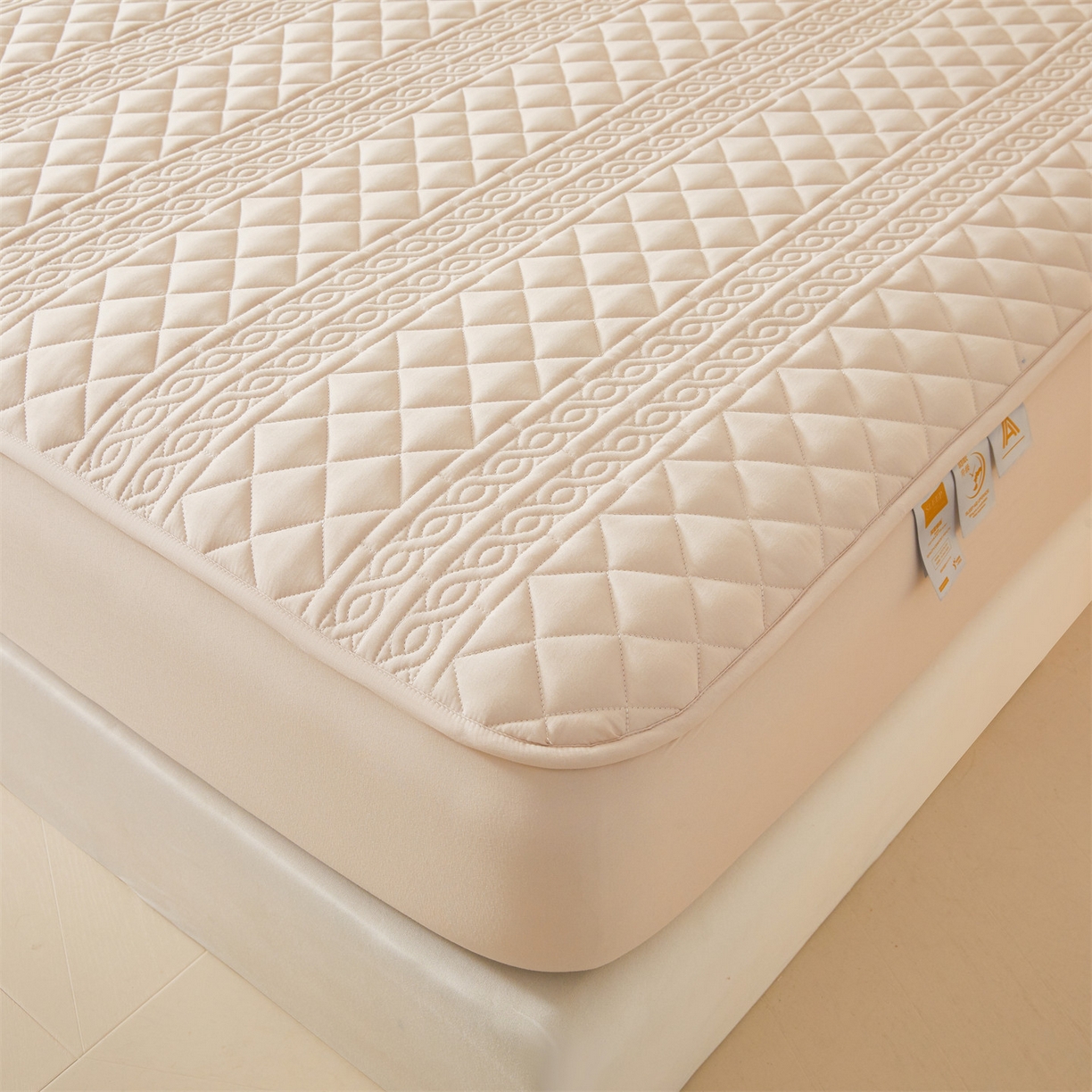 91家纺网 家纺一手货源 找家纺 （总）雯豆家纺 2025新款梵可A类夹棉防水床笠三件套水洗棉磨毛床单保护套