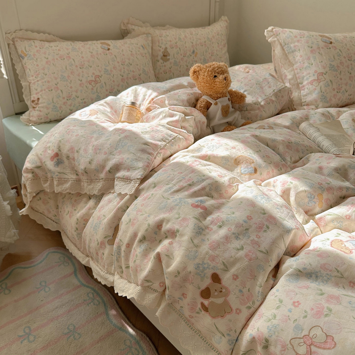 91家纺网 家纺一手货源 找家纺 瑞莱 2025新款全棉纯棉A类有氧双层纱镂空花边四件套 镂空-花园小狗