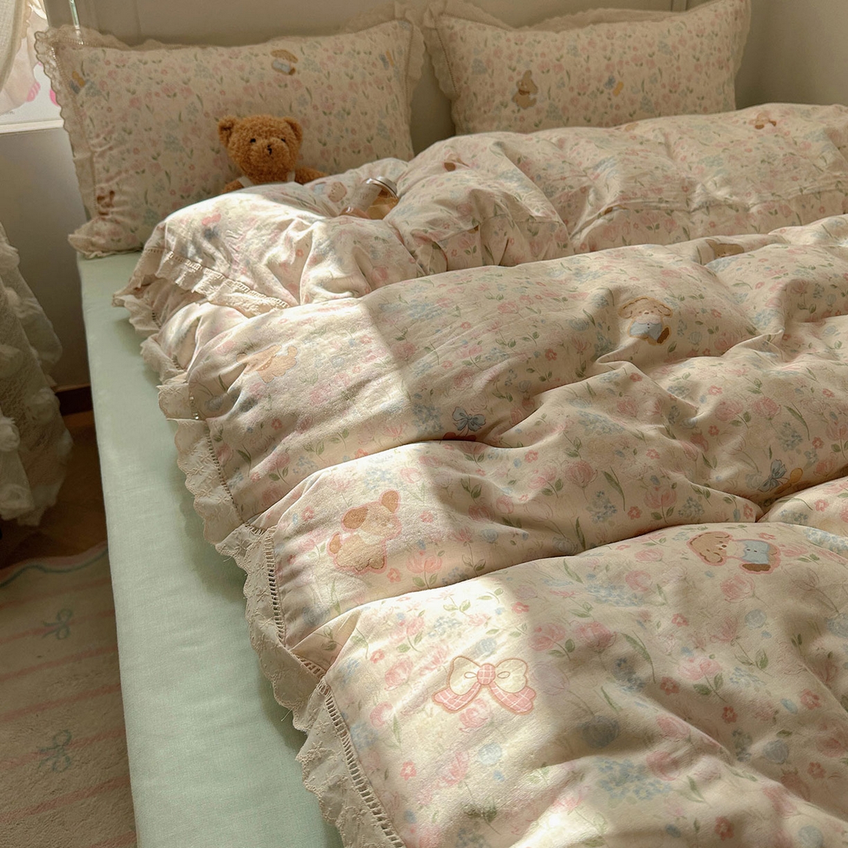 91家纺网 家纺一手货源 找家纺 瑞莱 2025新款全棉纯棉A类有氧双层纱镂空花边四件套 镂空-花园小狗