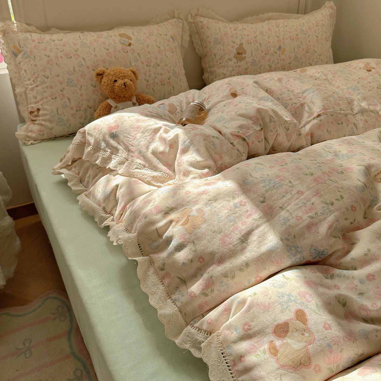 91家纺网 家纺一手货源 找家纺 瑞莱 2025新款全棉纯棉A类有氧双层纱镂空花边四件套 镂空-花园小狗