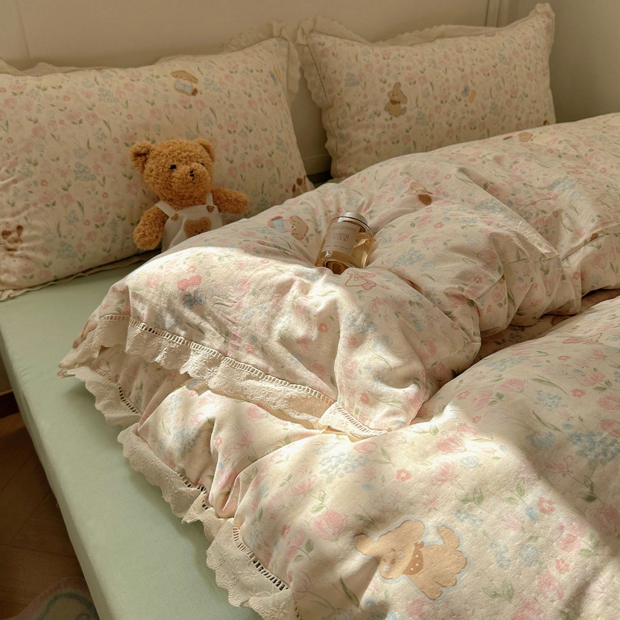 91家纺网 家纺一手货源 找家纺 瑞莱 2025新款全棉纯棉A类有氧双层纱镂空花边四件套 镂空-花园小狗